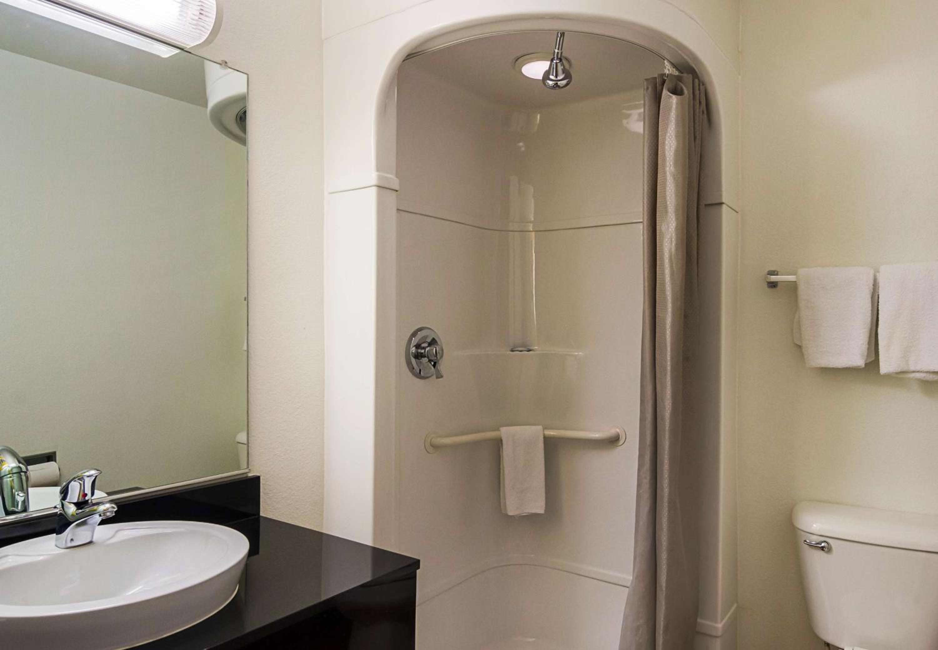 Deluxe Quadruple Room - Non-Smoking photo 2