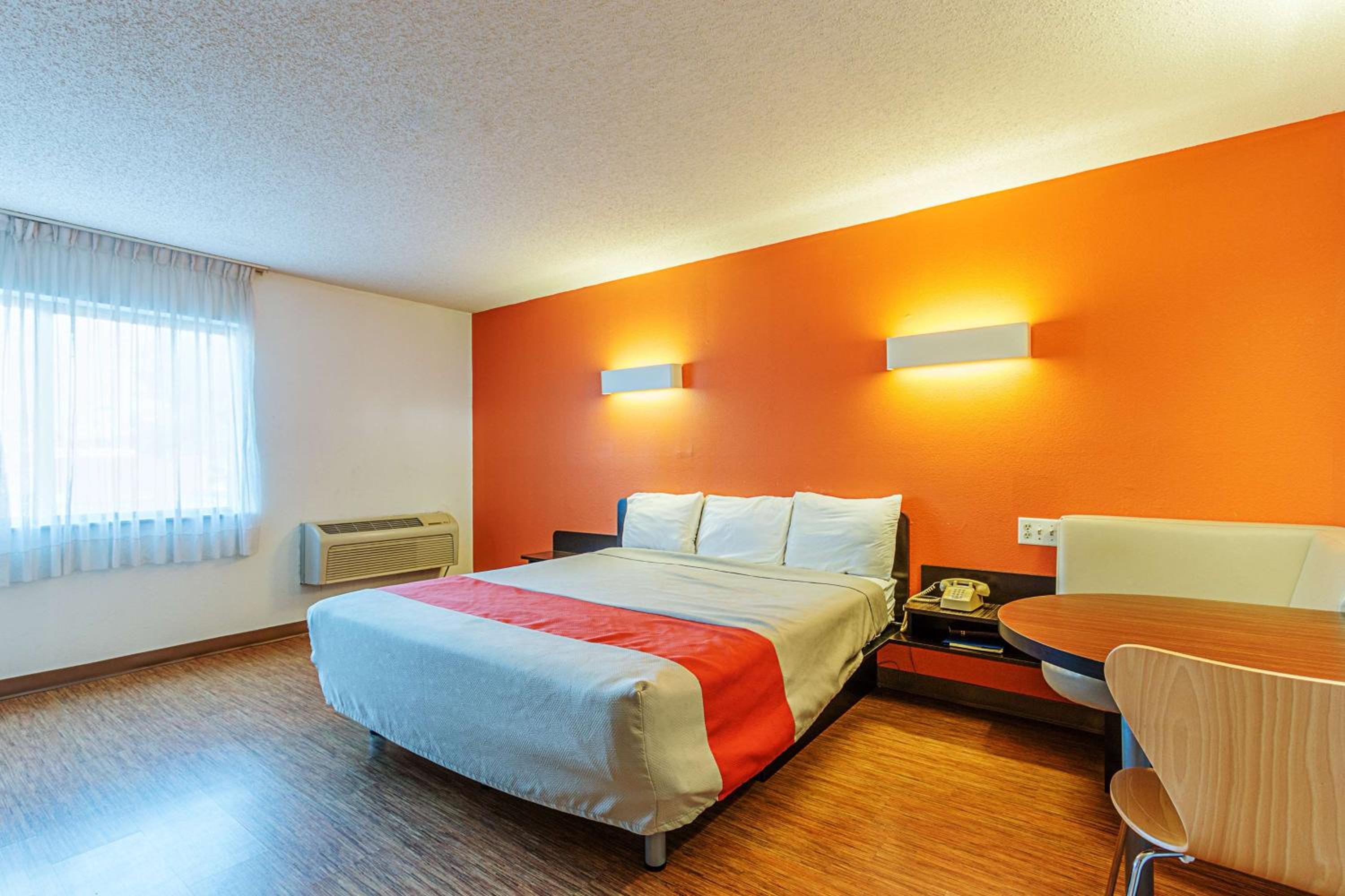 King Room - Disability Access - Non-Smoking photo 1