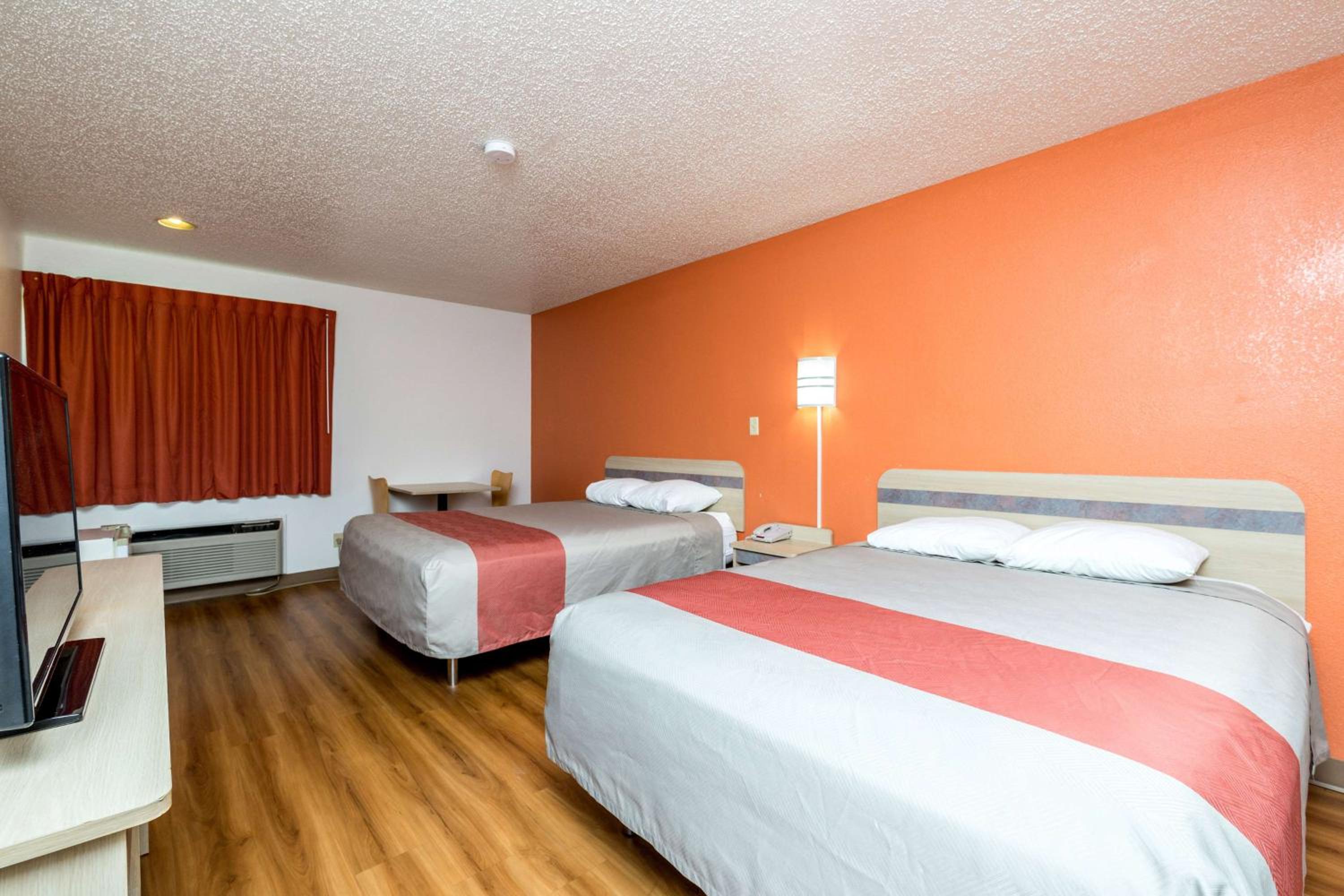 Queen Room with Two Queen Beds - Non-Smoking photo 1