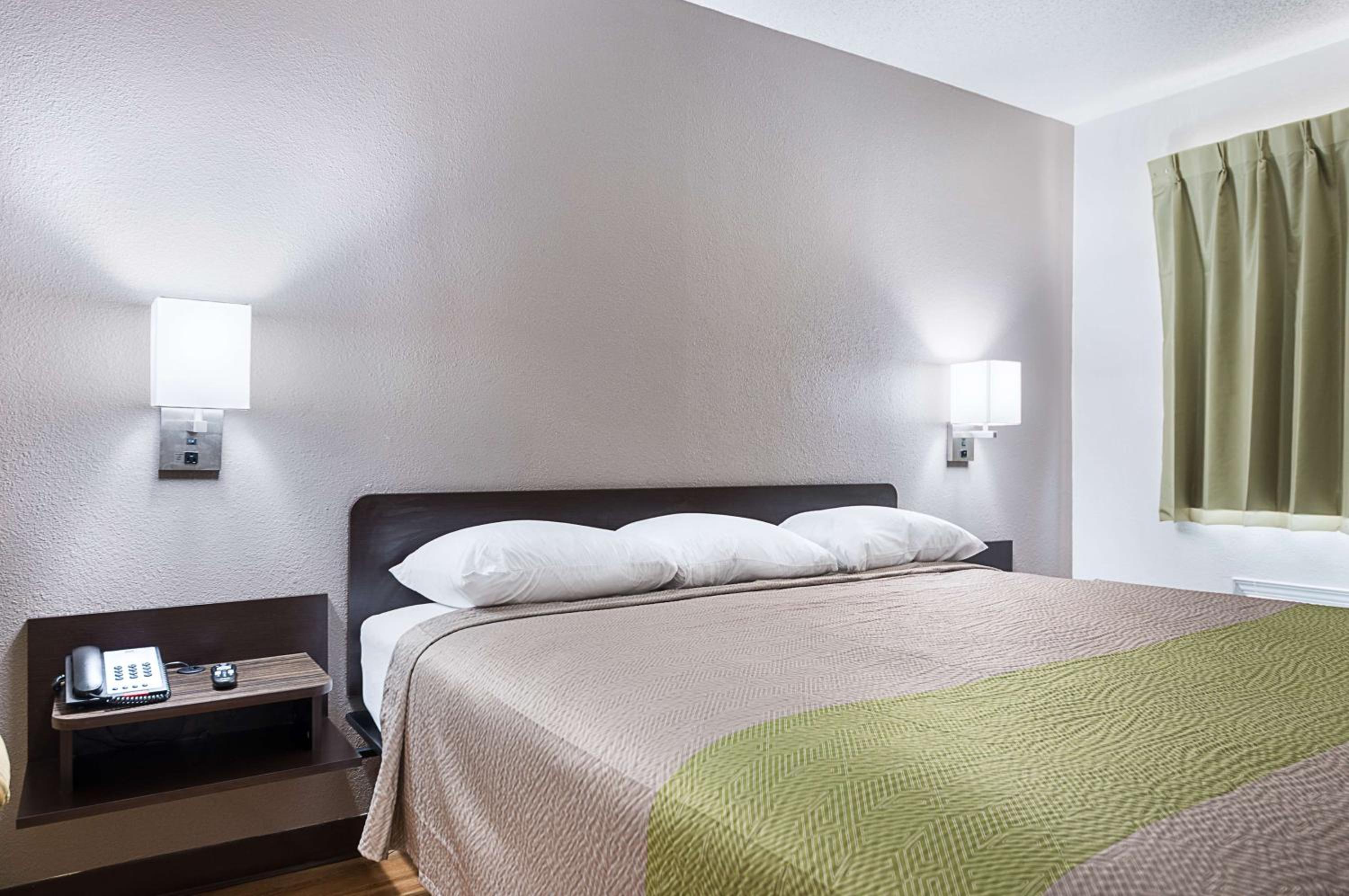 Deluxe King Room photo 2