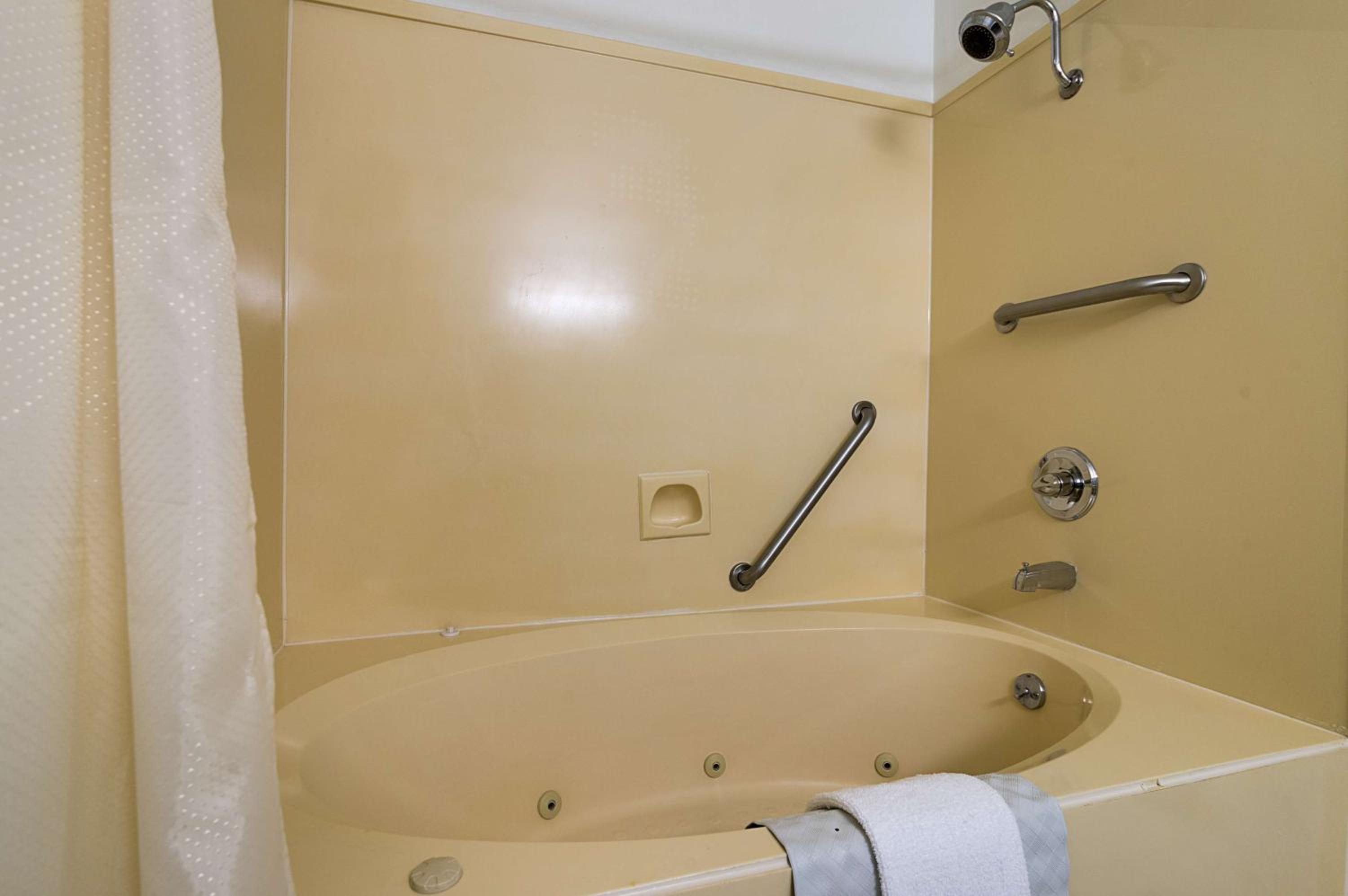 King Room with Spa Bath - Non-Smoking