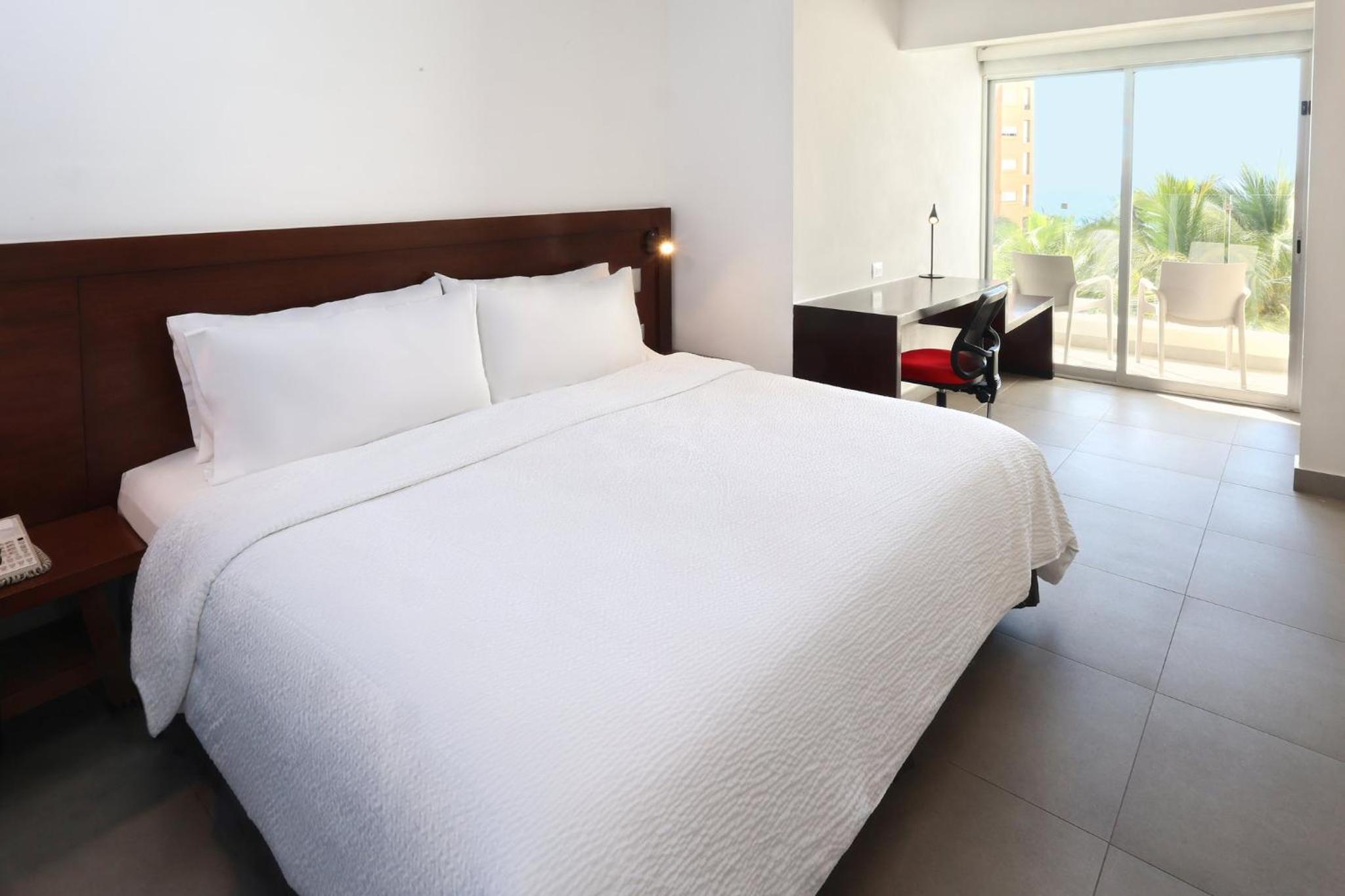 Standard King Room with Ocean View