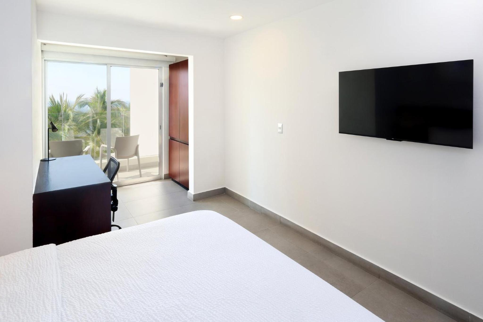 Standard King Room with Ocean View photo 2
