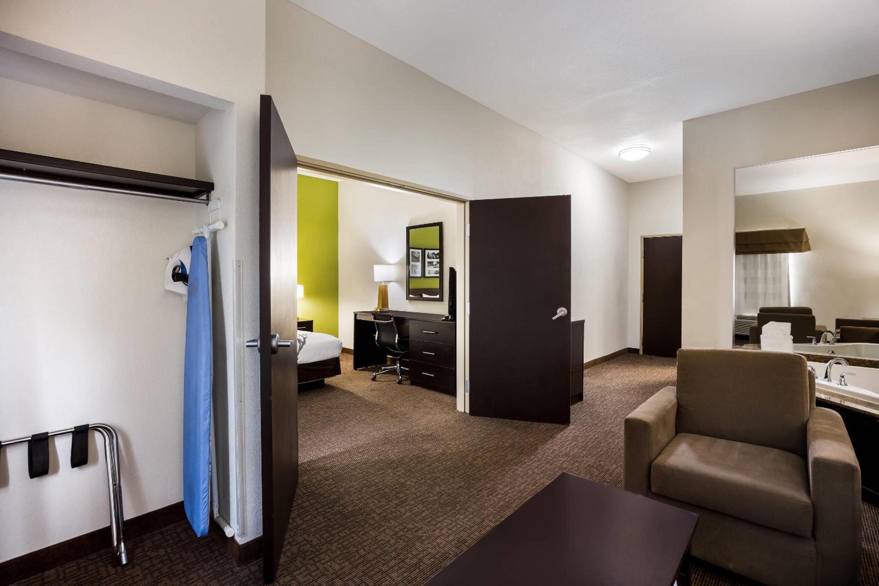 King Room with Whirlpool - Non-smoking photo 3