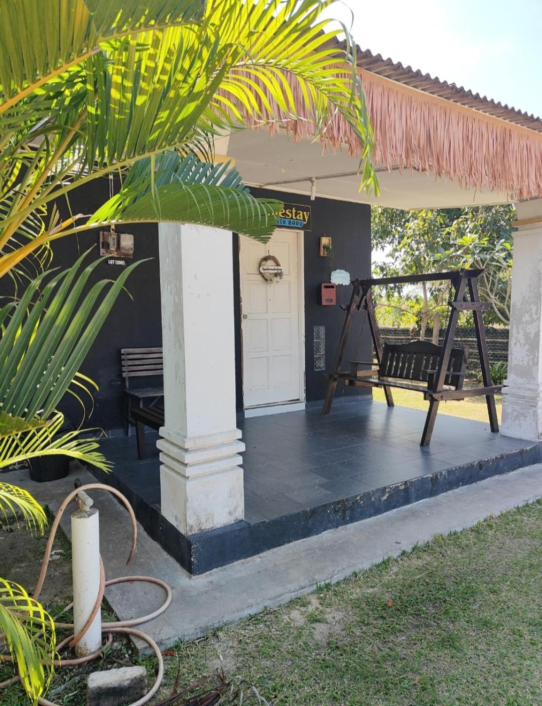 Three Bedroom House with Shared Pool photo 2