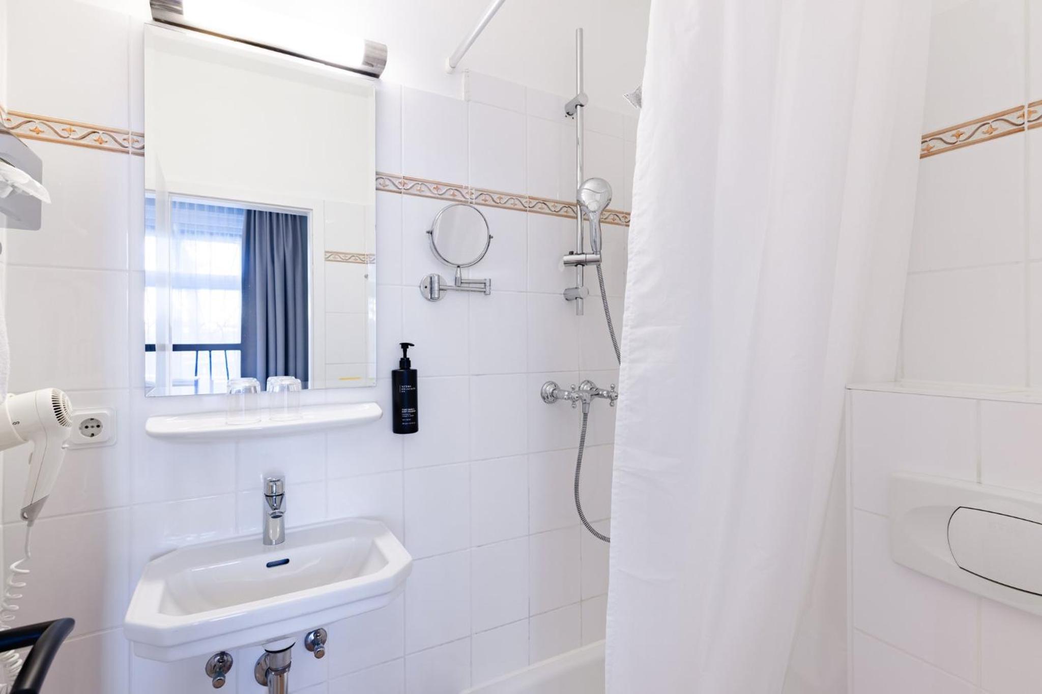 Premium Queen Room with Balcony