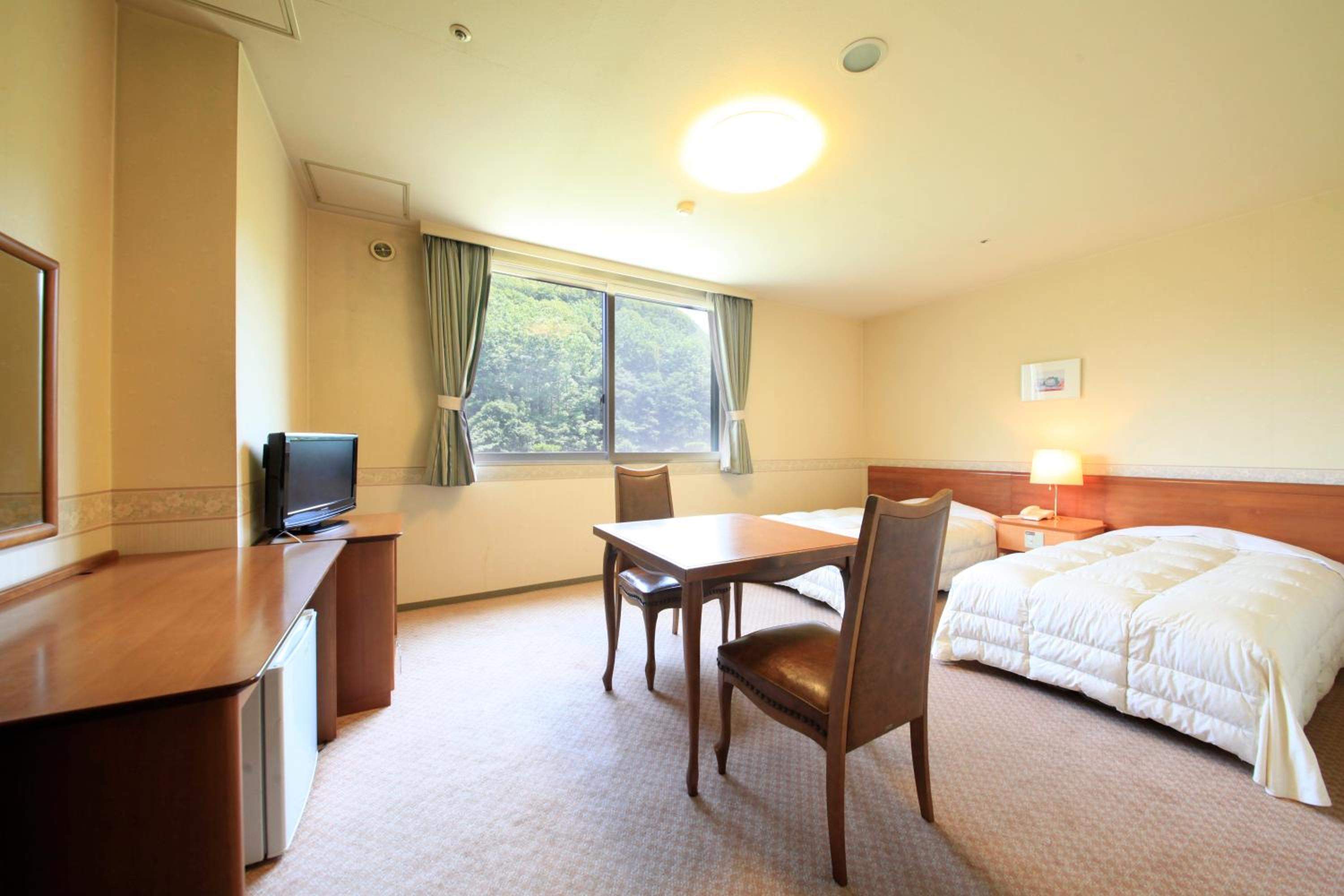 Twin Room - Non-Smoking photo 2