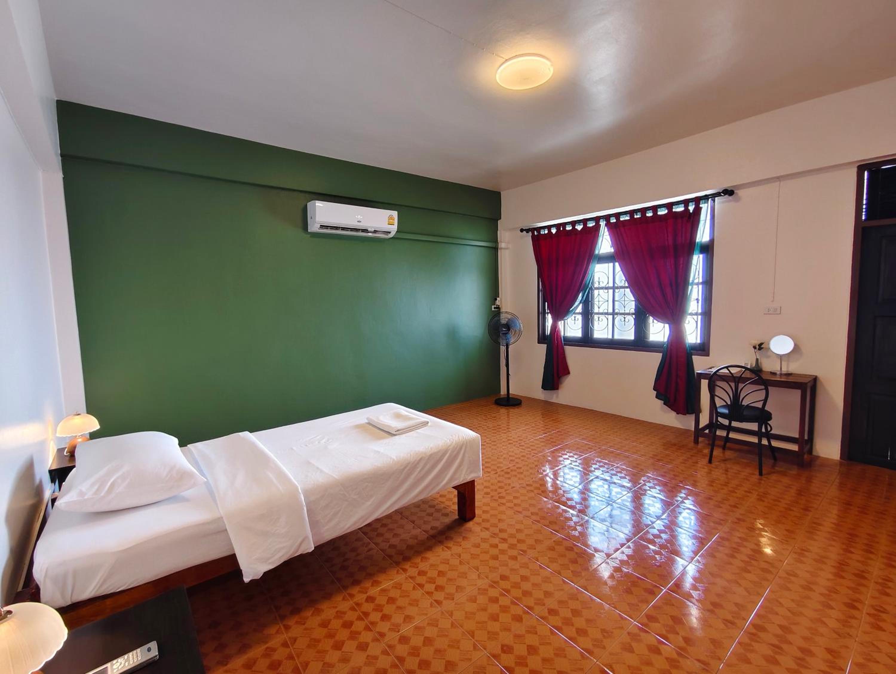 Single Room with Shared Bathroom