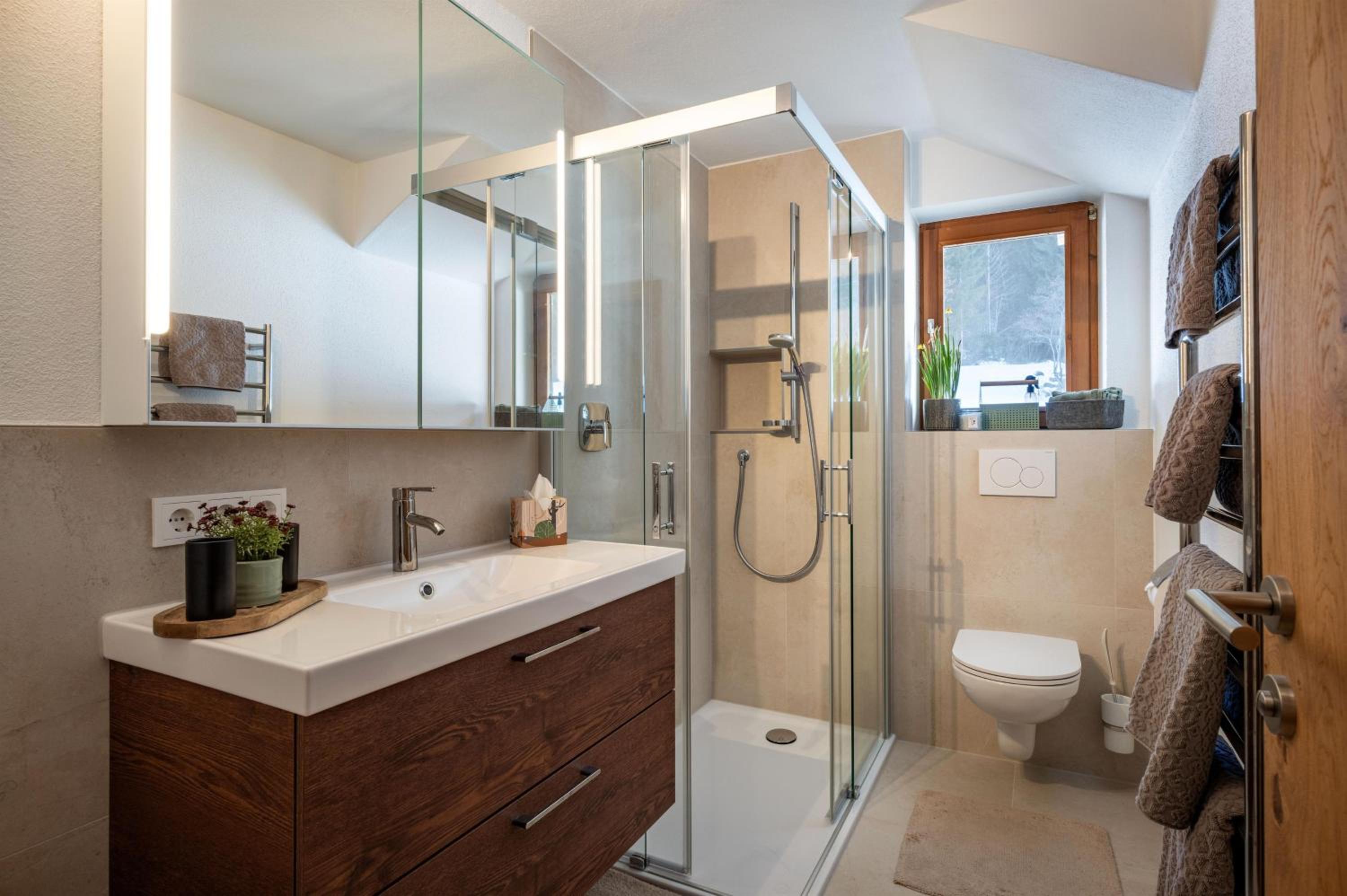 Two-Bedroom Apartment with Shower  photo 2