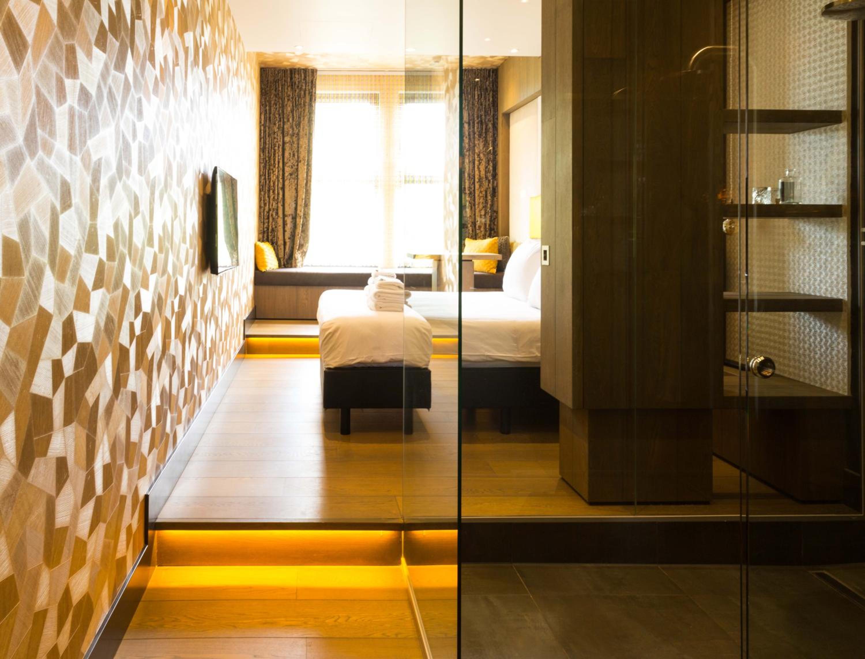 Standard Double Room thumbnail 6