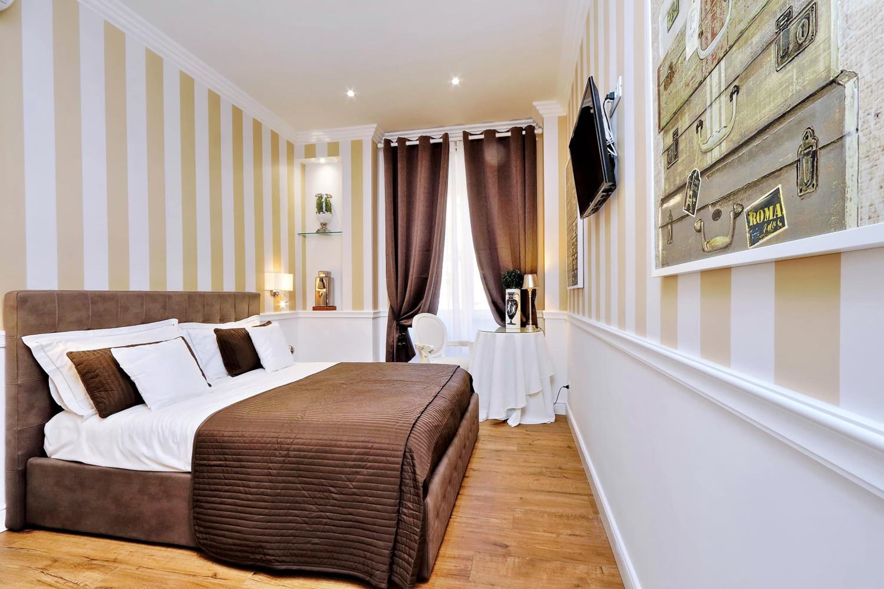 Double or Twin Room with Private Bathroom photo 3