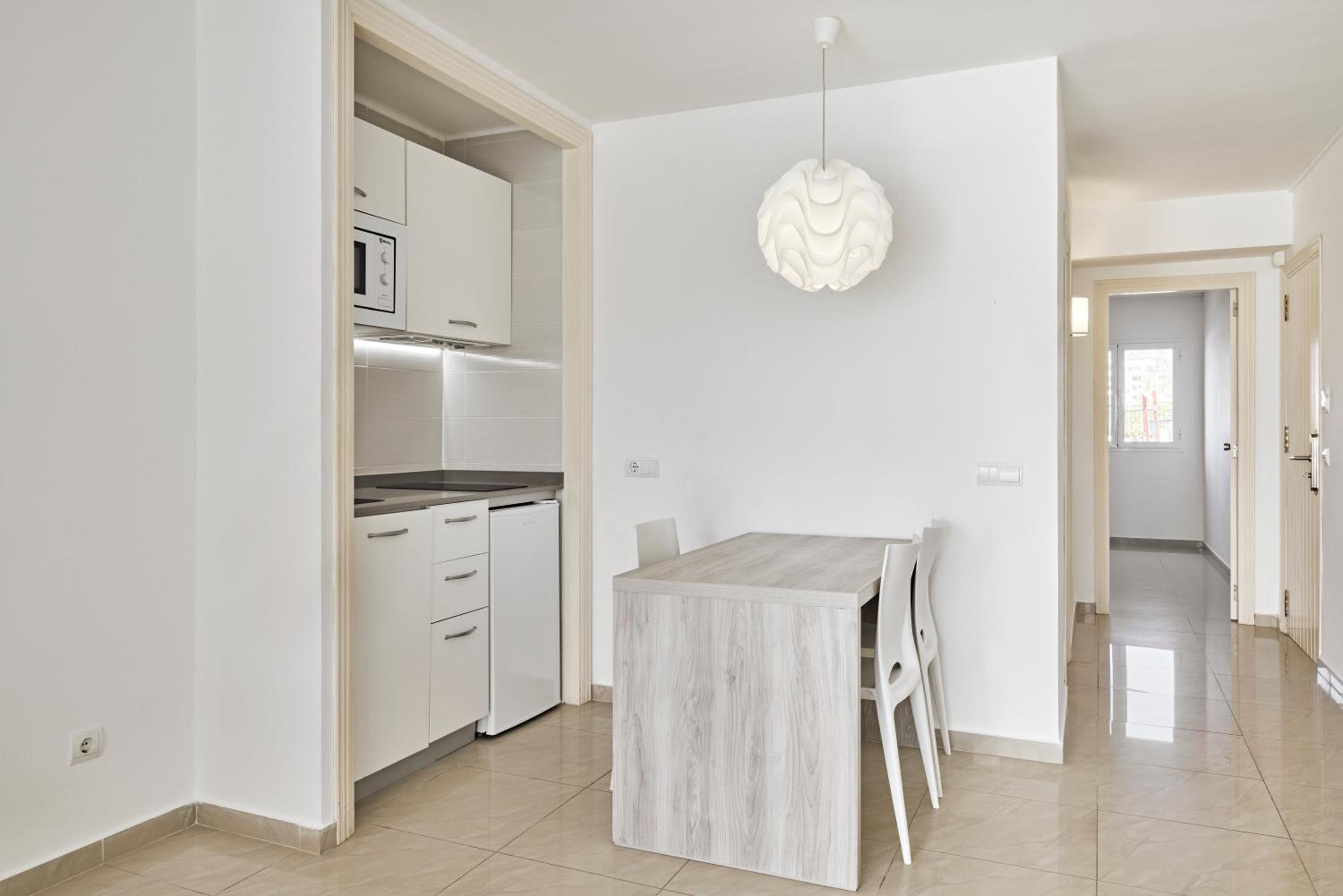 One-Bedroom Apartment photo 2