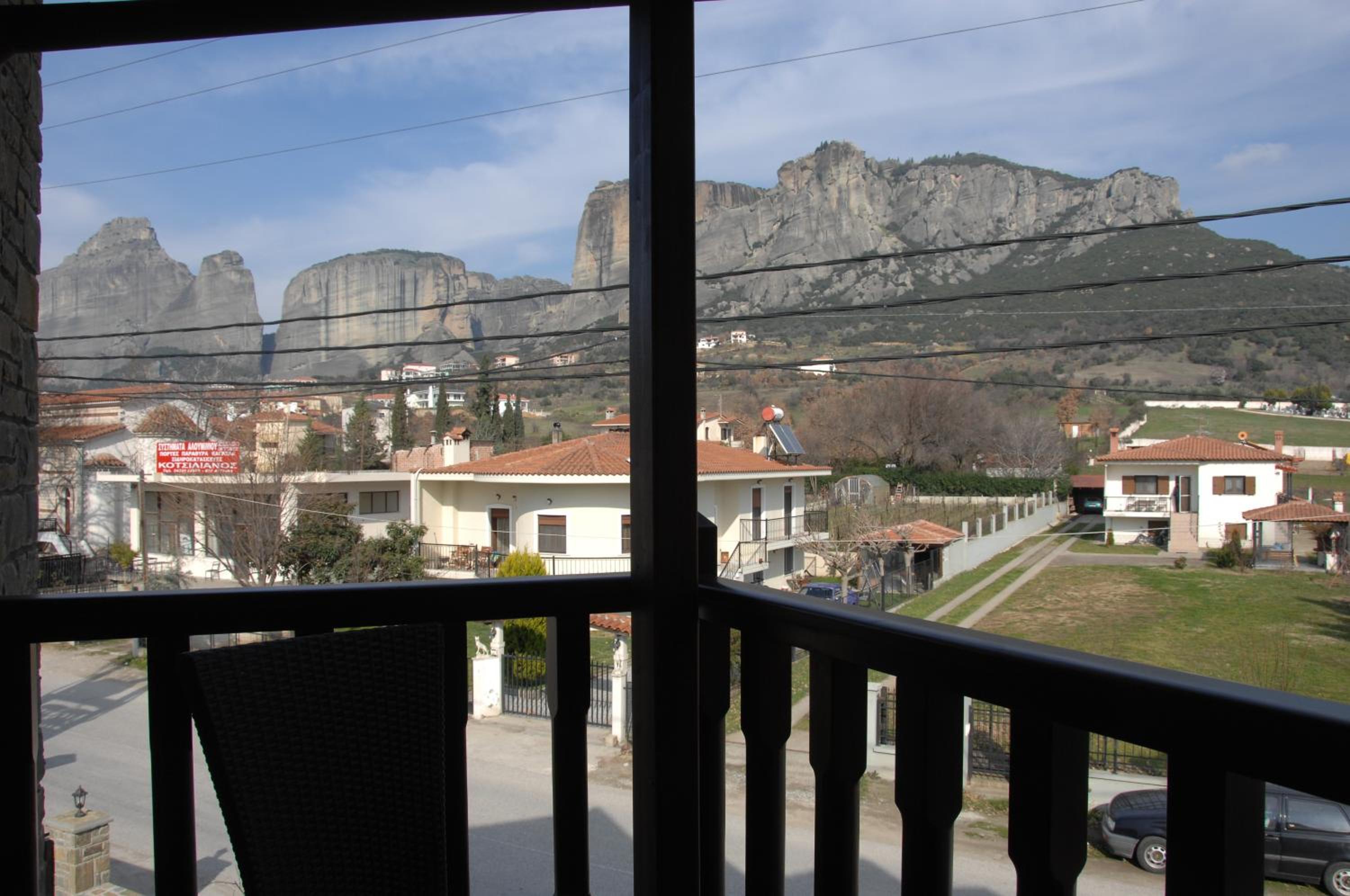 Double or Twin Room with Meteora View - Photo 4