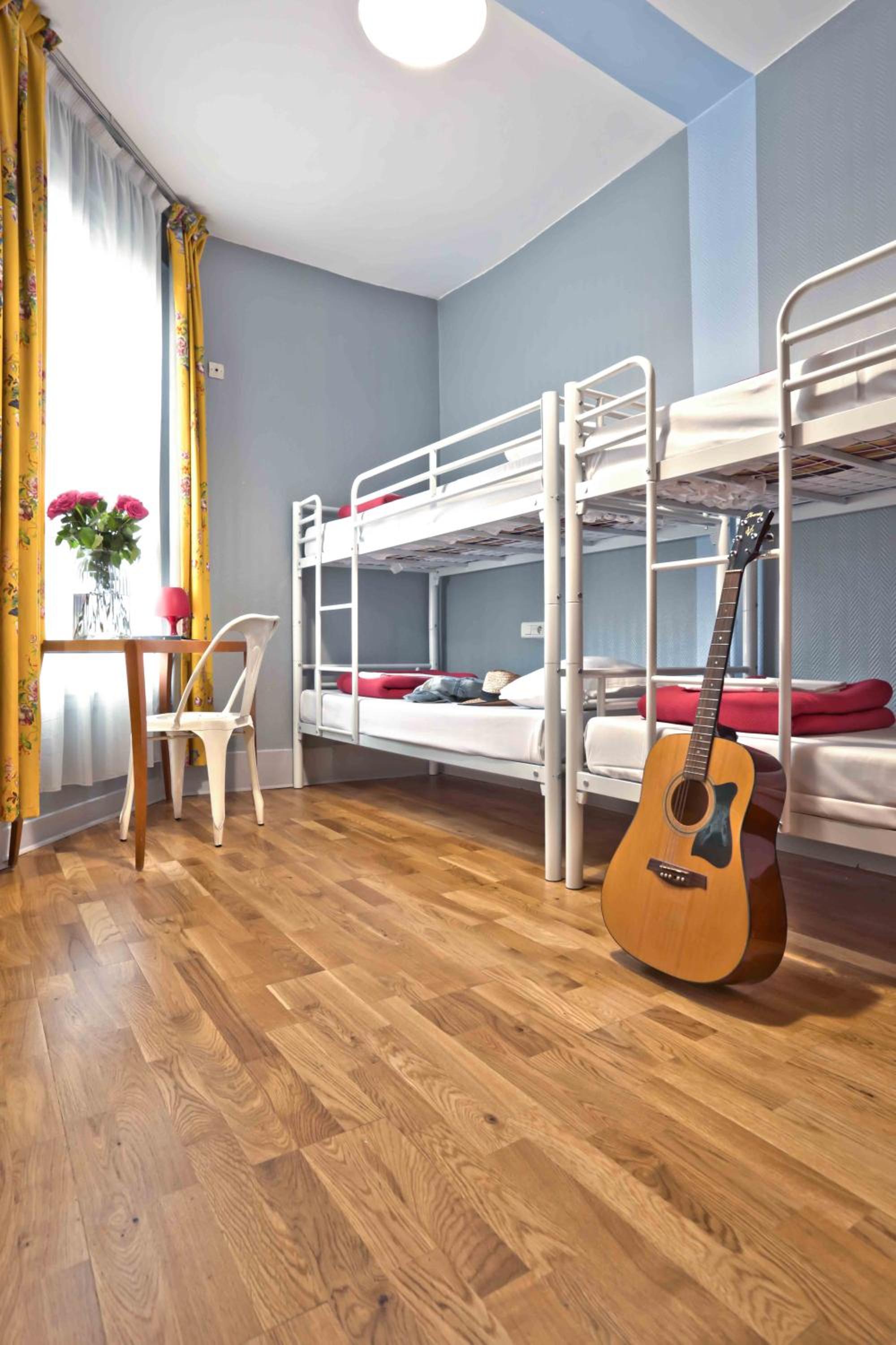 Quadruple Room with Private Bathroom photo 1