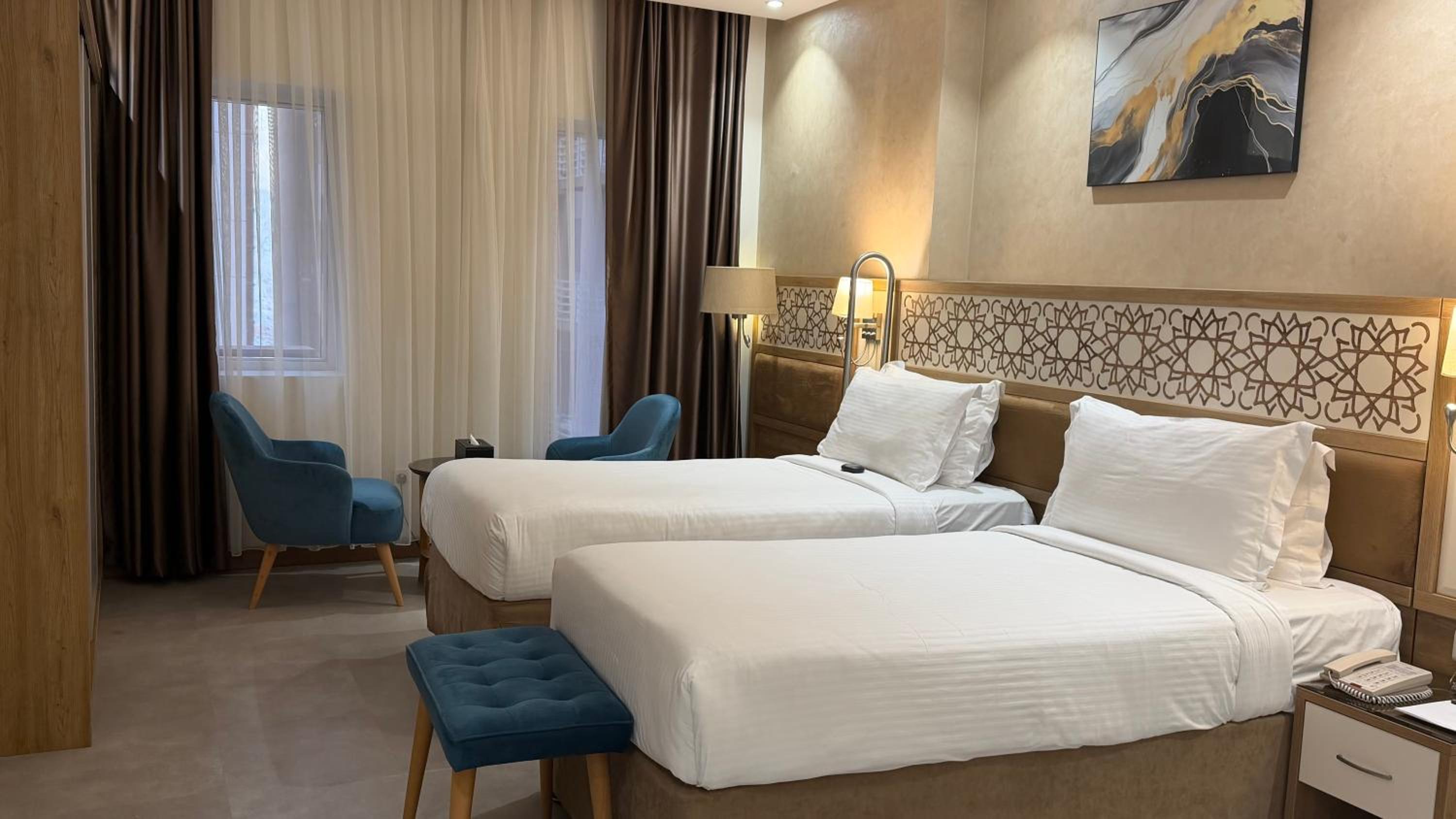 Deluxe Twin Accessible Room - Photo 13
