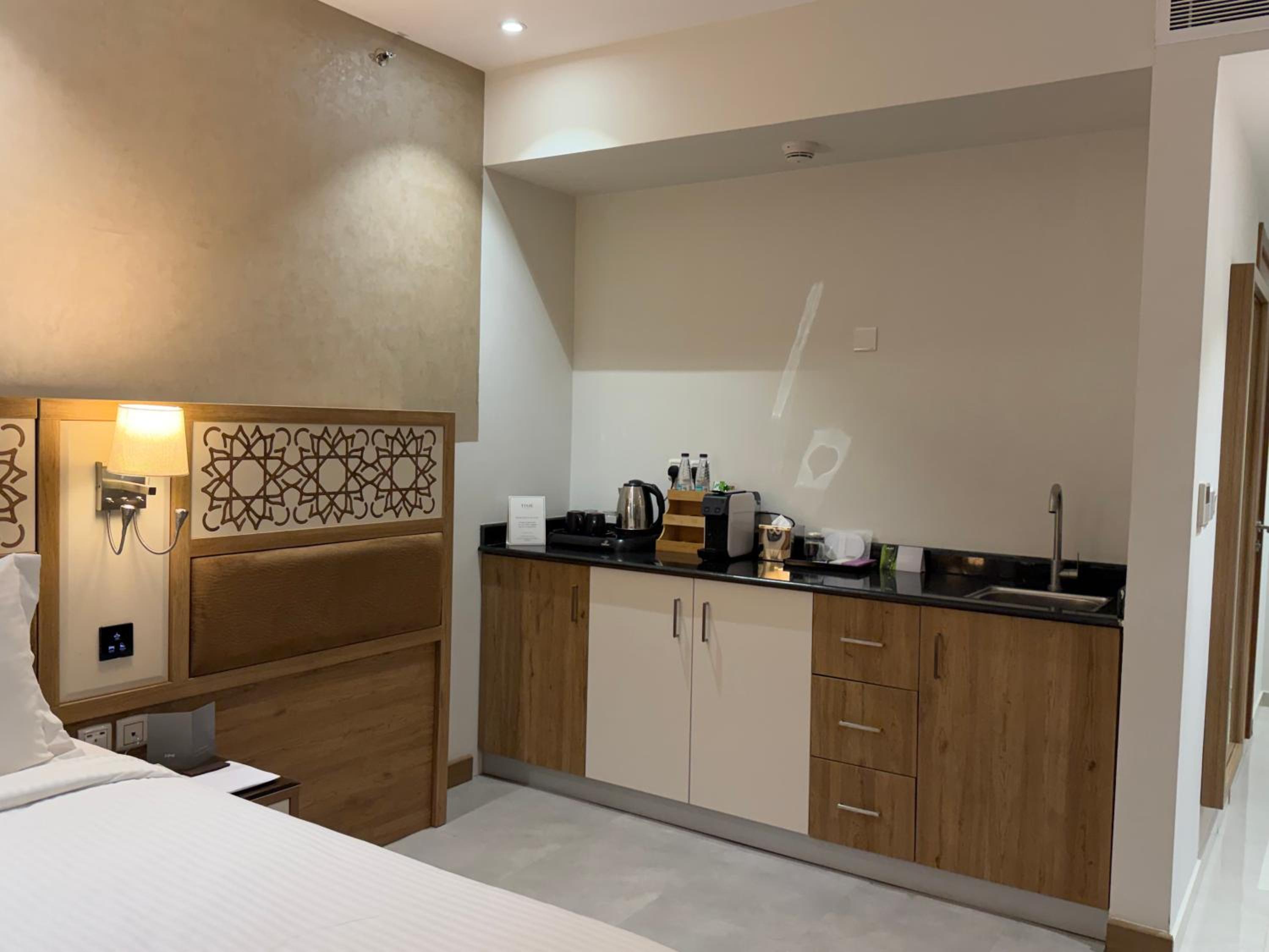Deluxe Twin Accessible Room - Photo 2