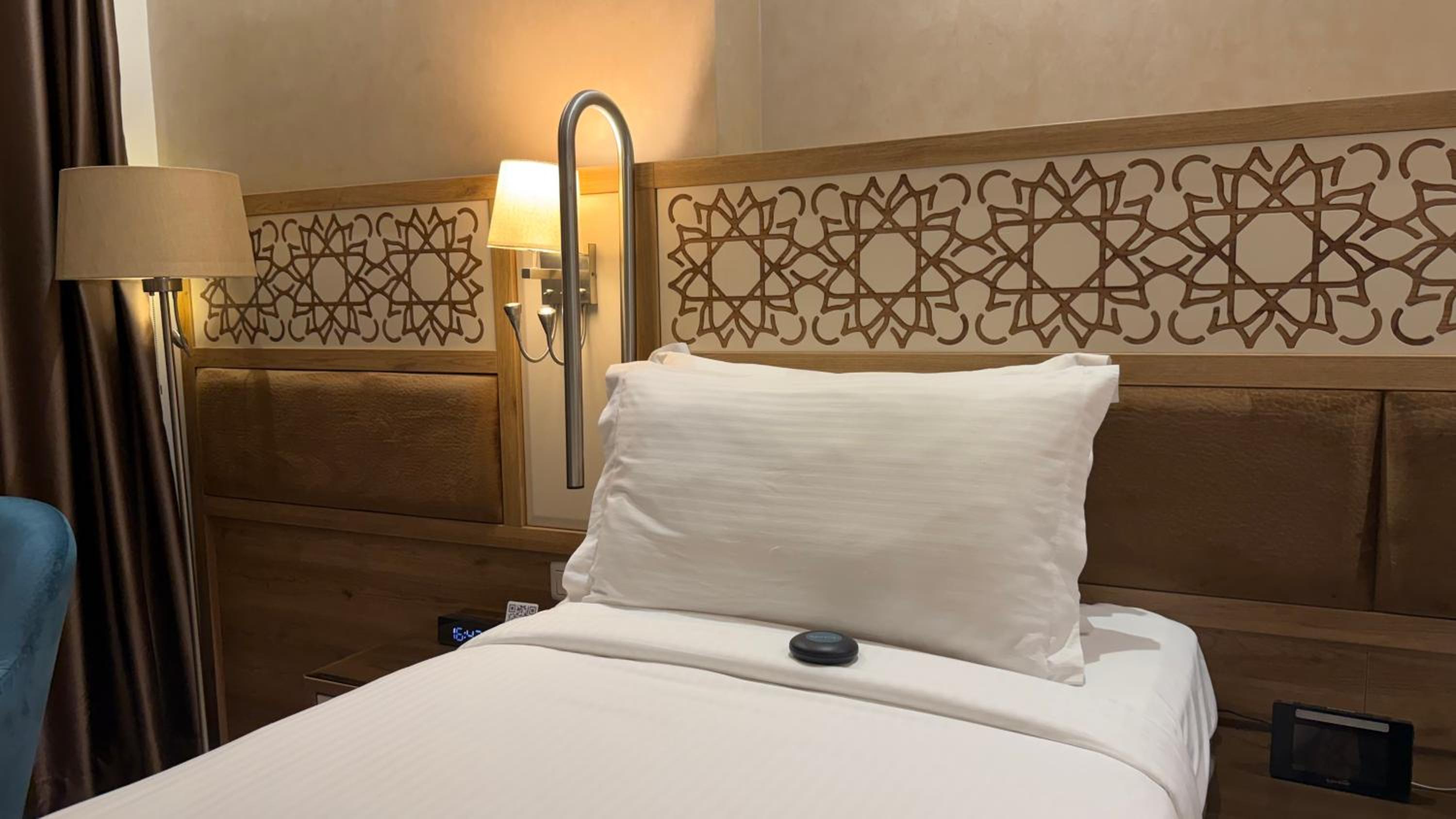 Deluxe Twin Accessible Room - Photo 4