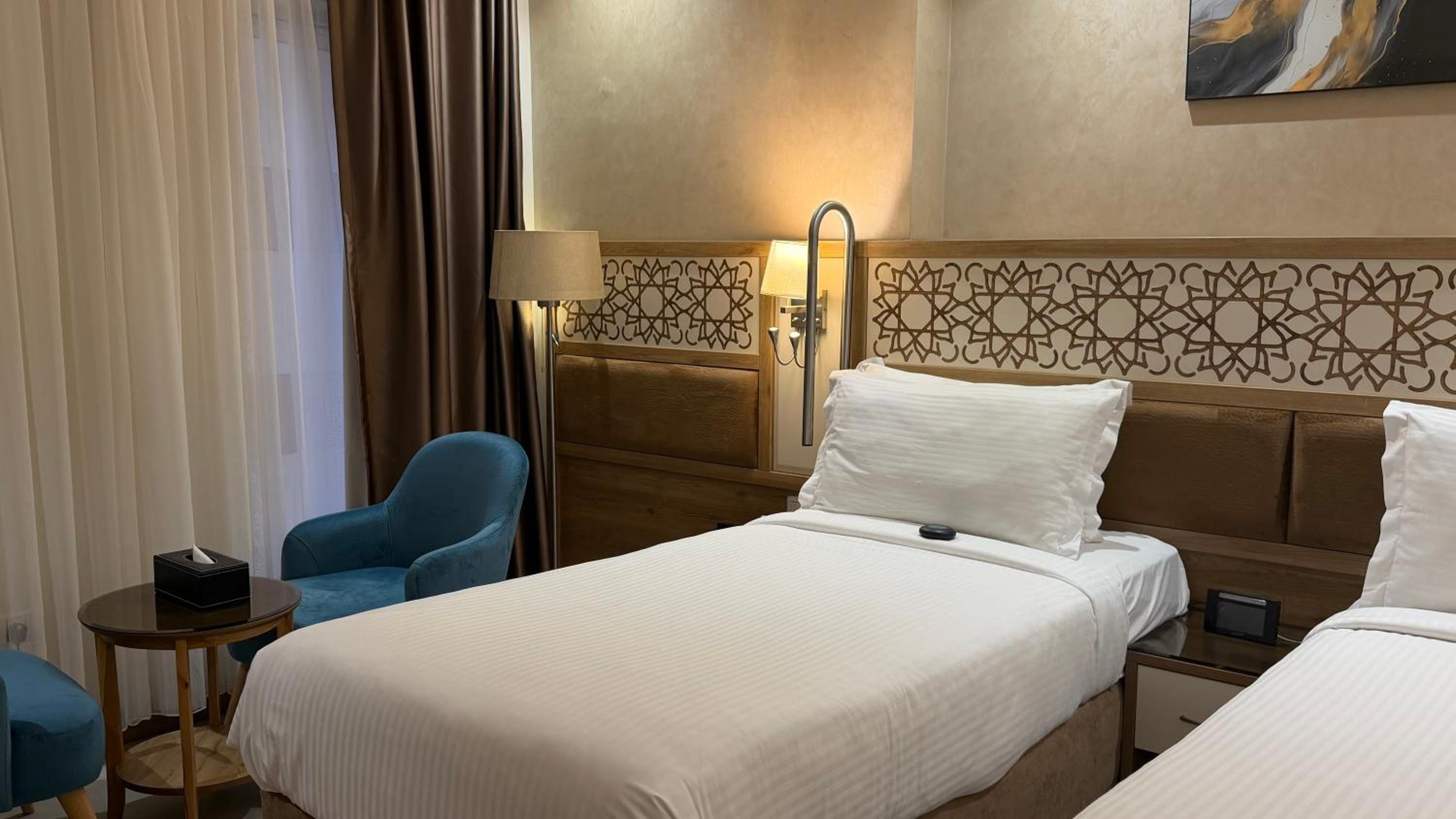Deluxe Twin Accessible Room - Photo 5