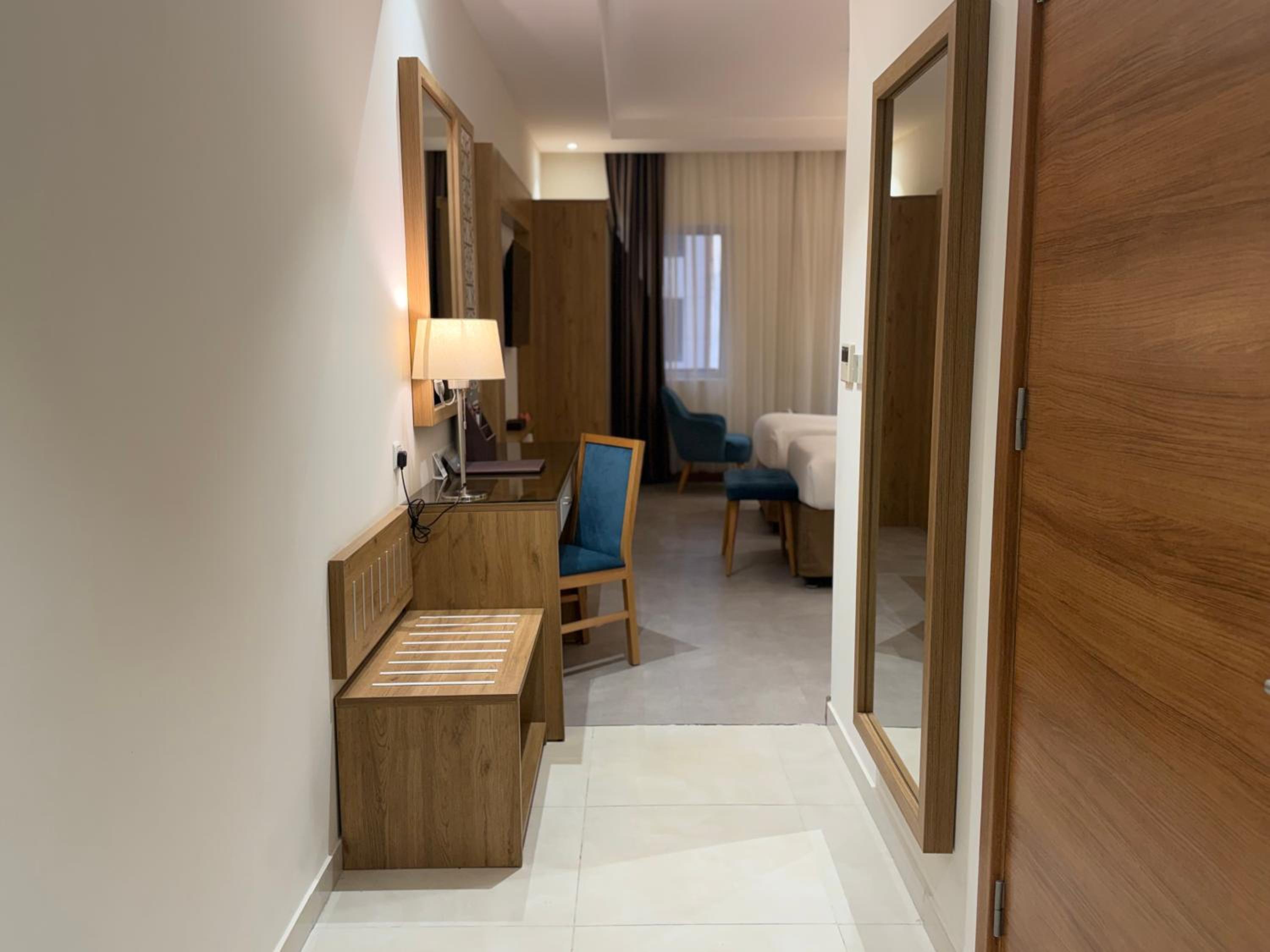 Deluxe Twin Accessible Room - Photo 9
