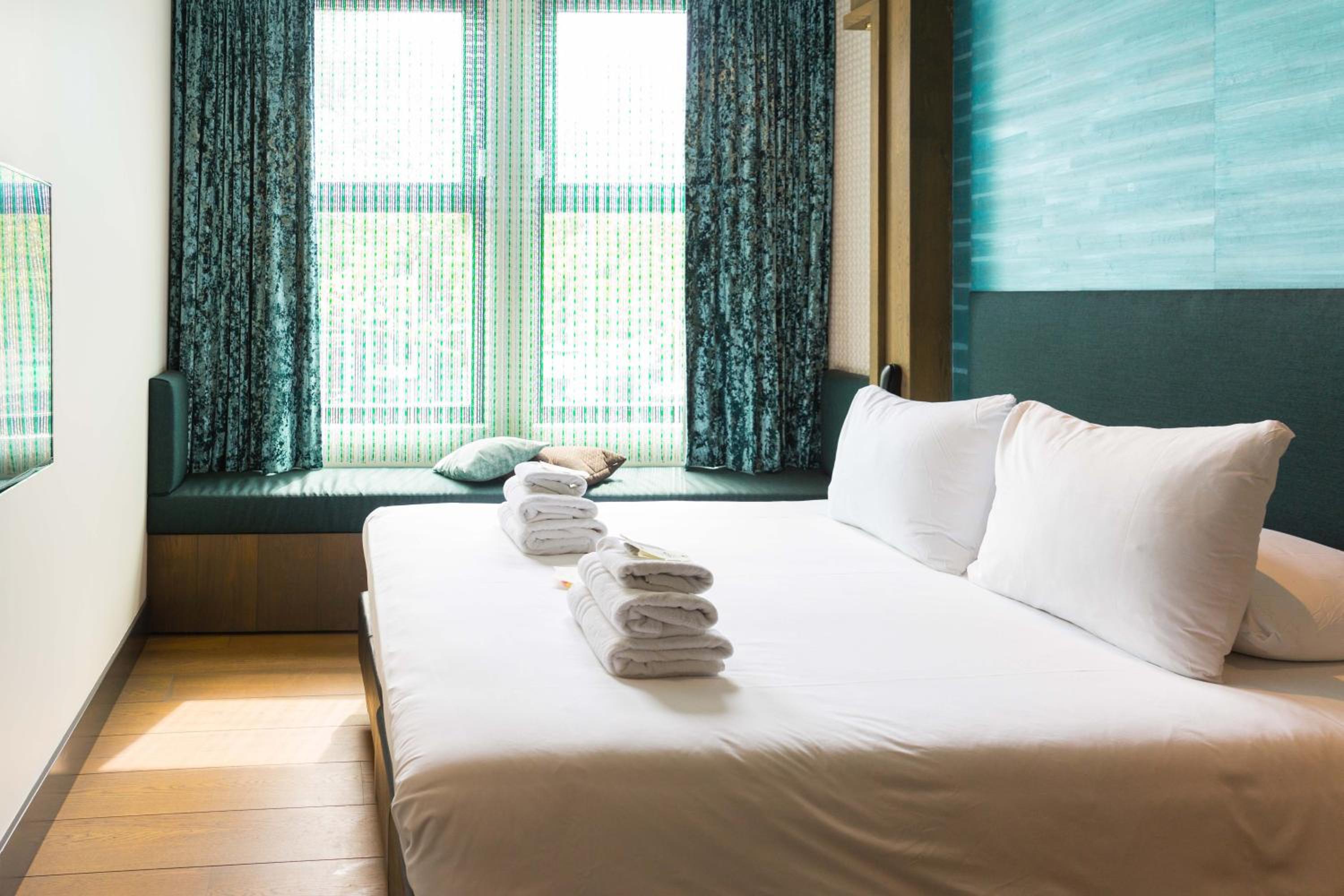 Standard Double Room thumbnail 5