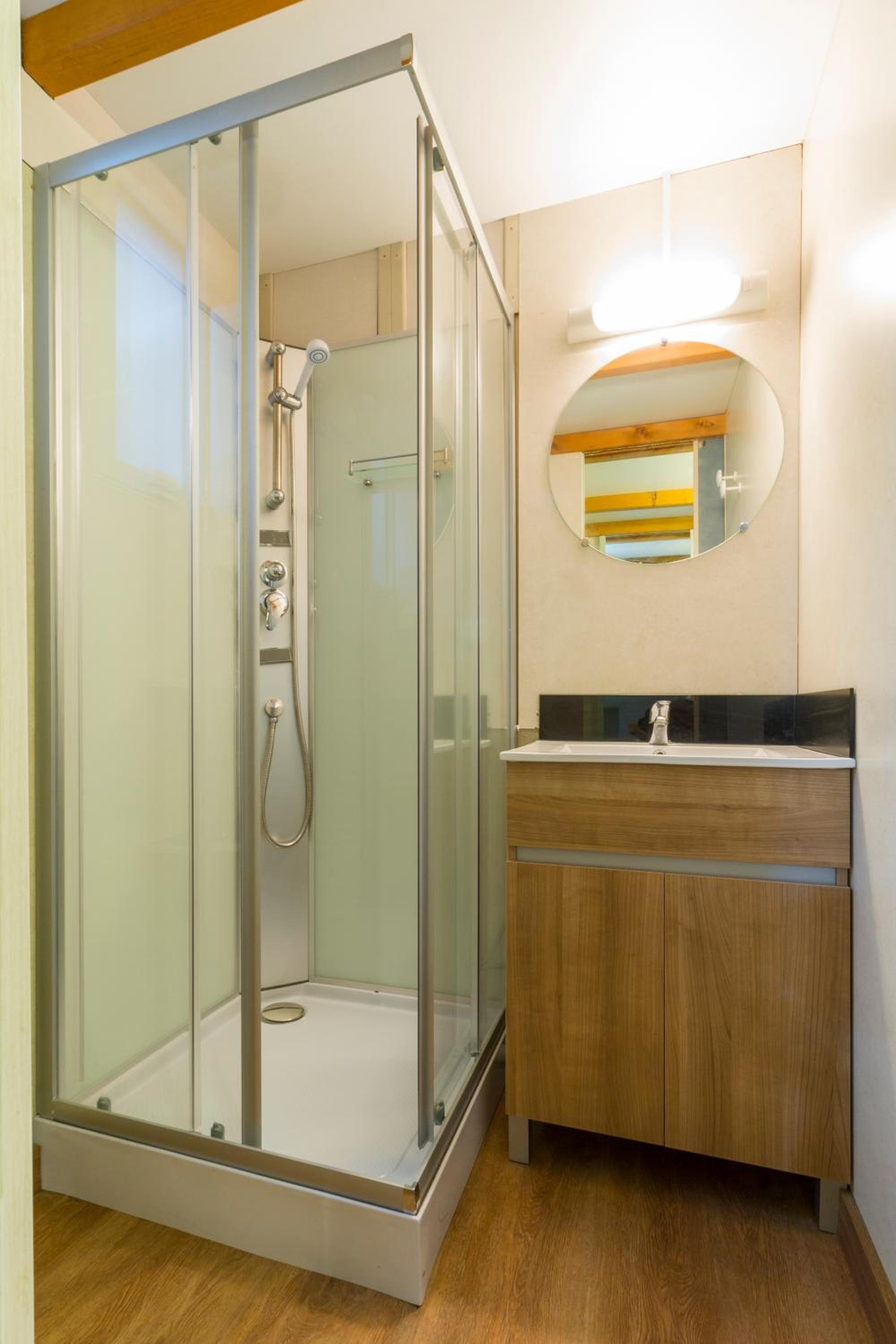 Bungalow (3-5 Adults) - Photo 5