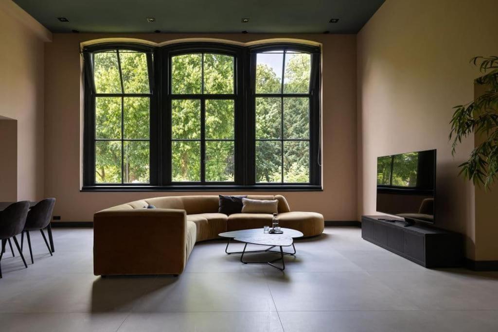 Three-Bedroom Apartment with View photo 2