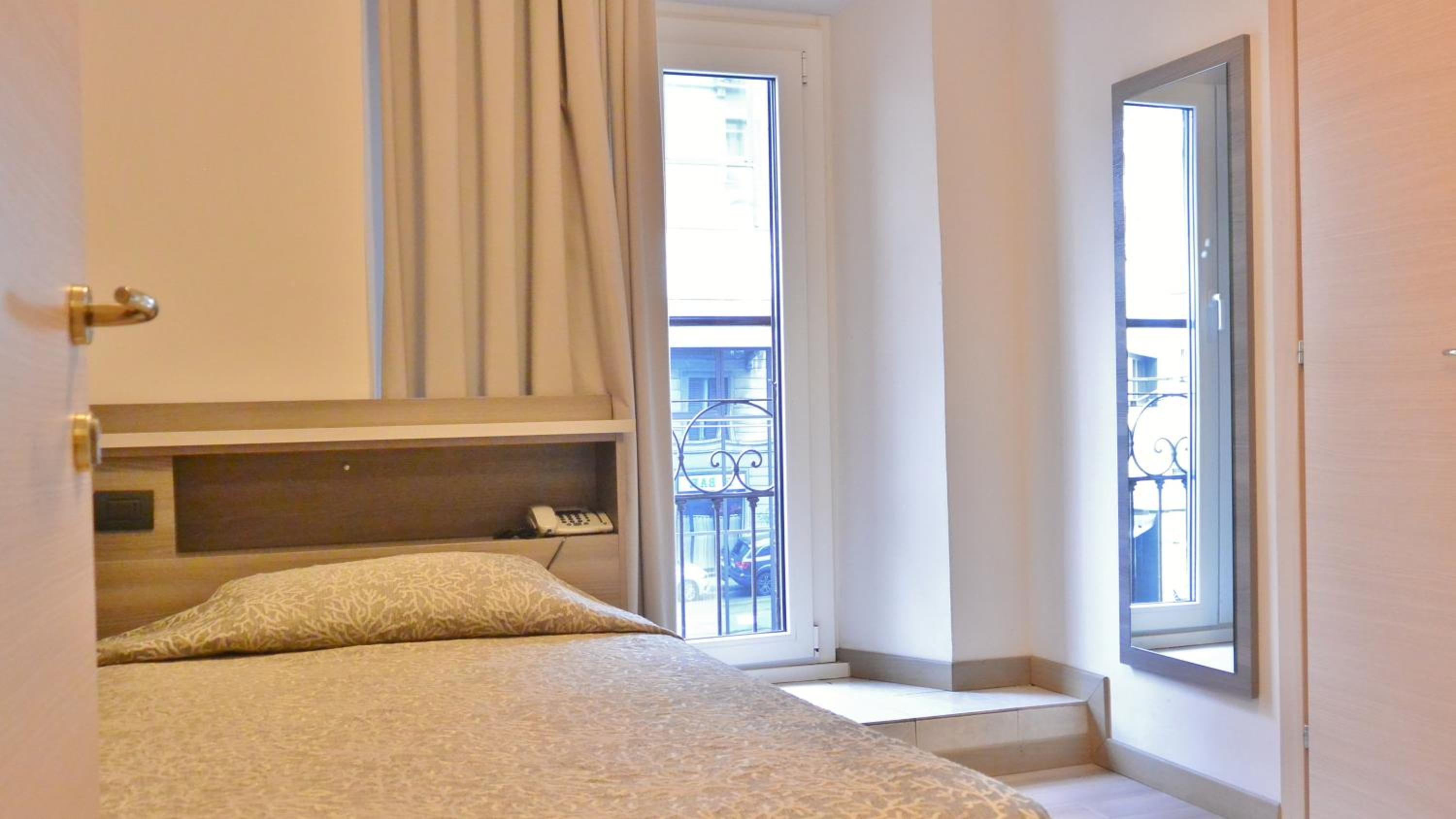 Single Room with Shared Toilet