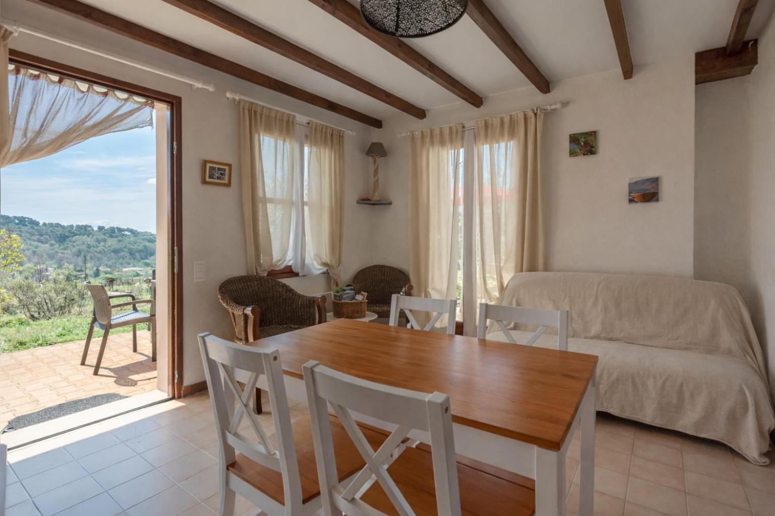 One-Bedroom House photo 1