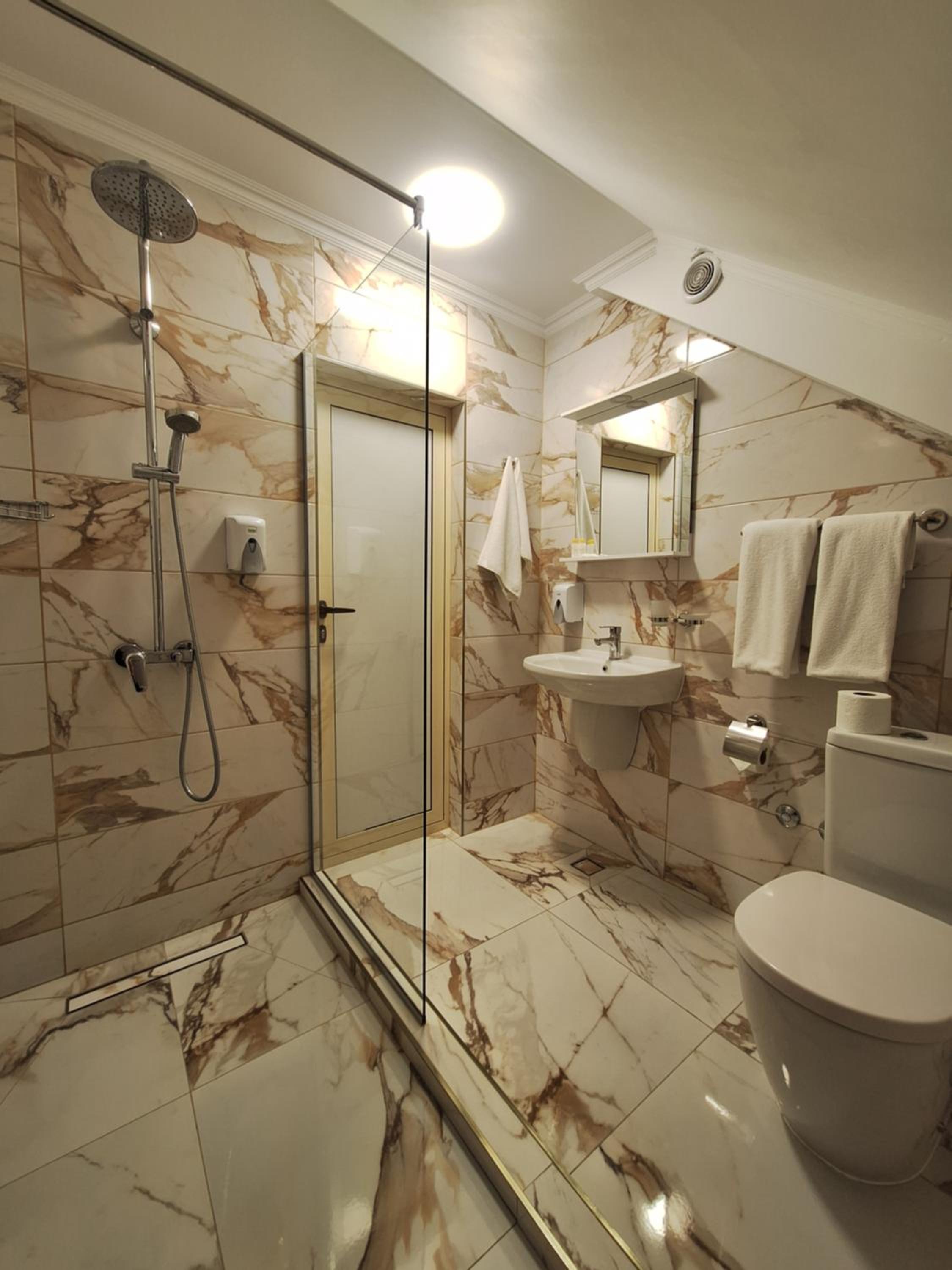 Deluxe Double Room with Balcony photo 2