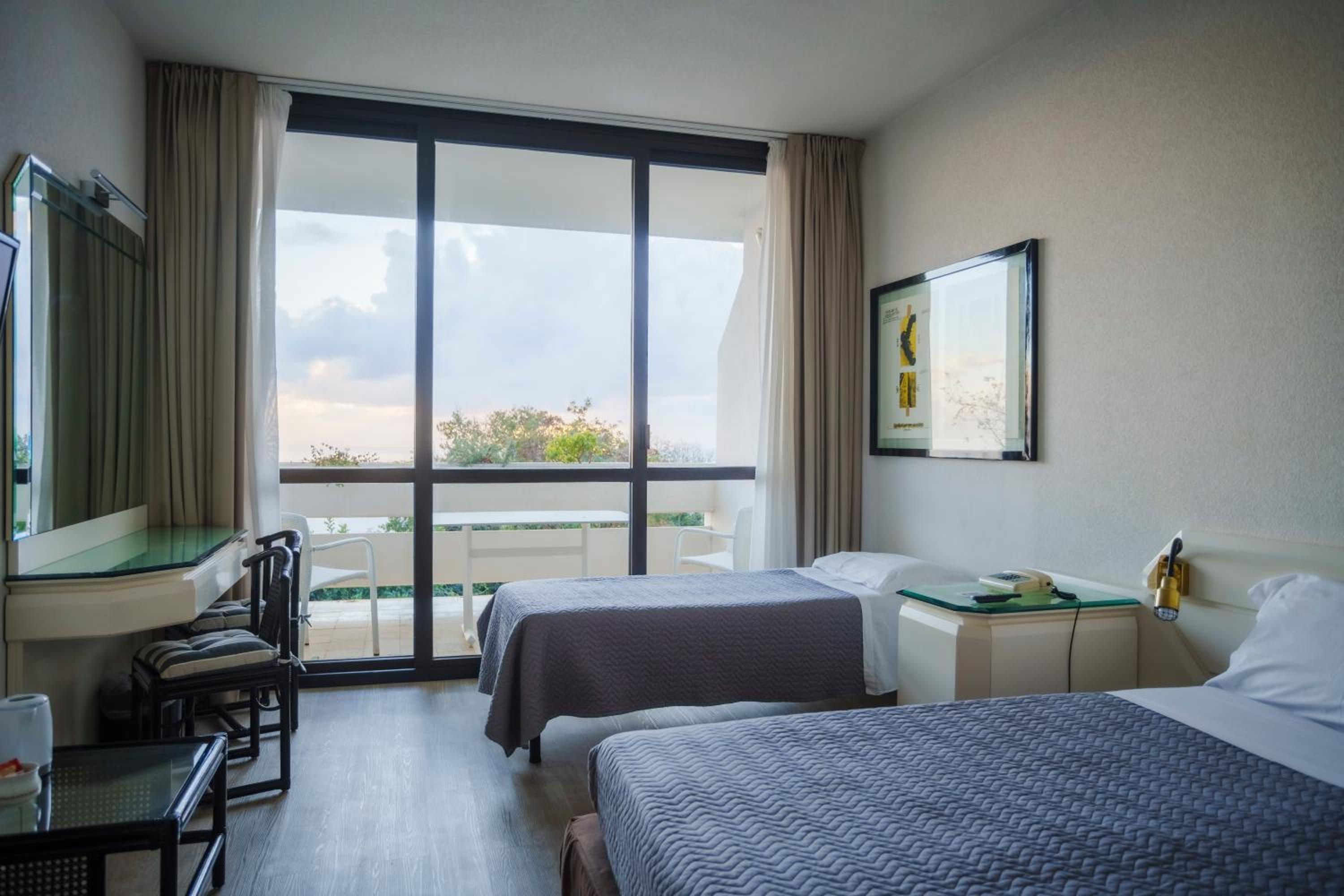 Economy Triple Room - Photo 2