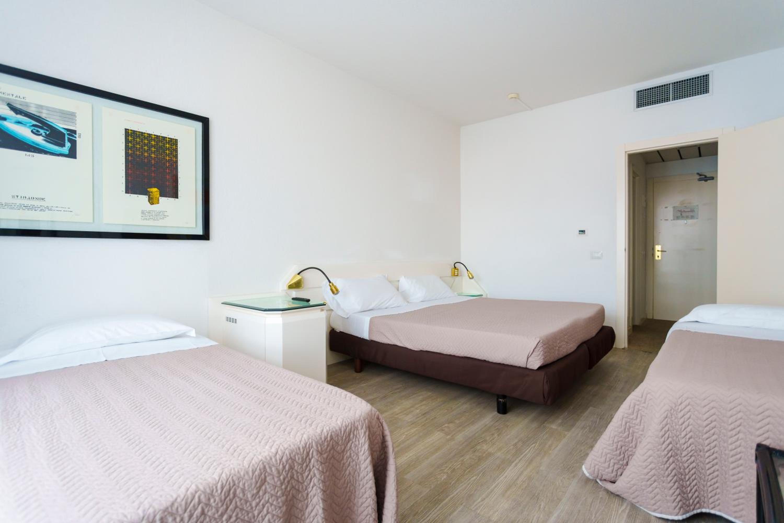 Standard Triple Room photo 2