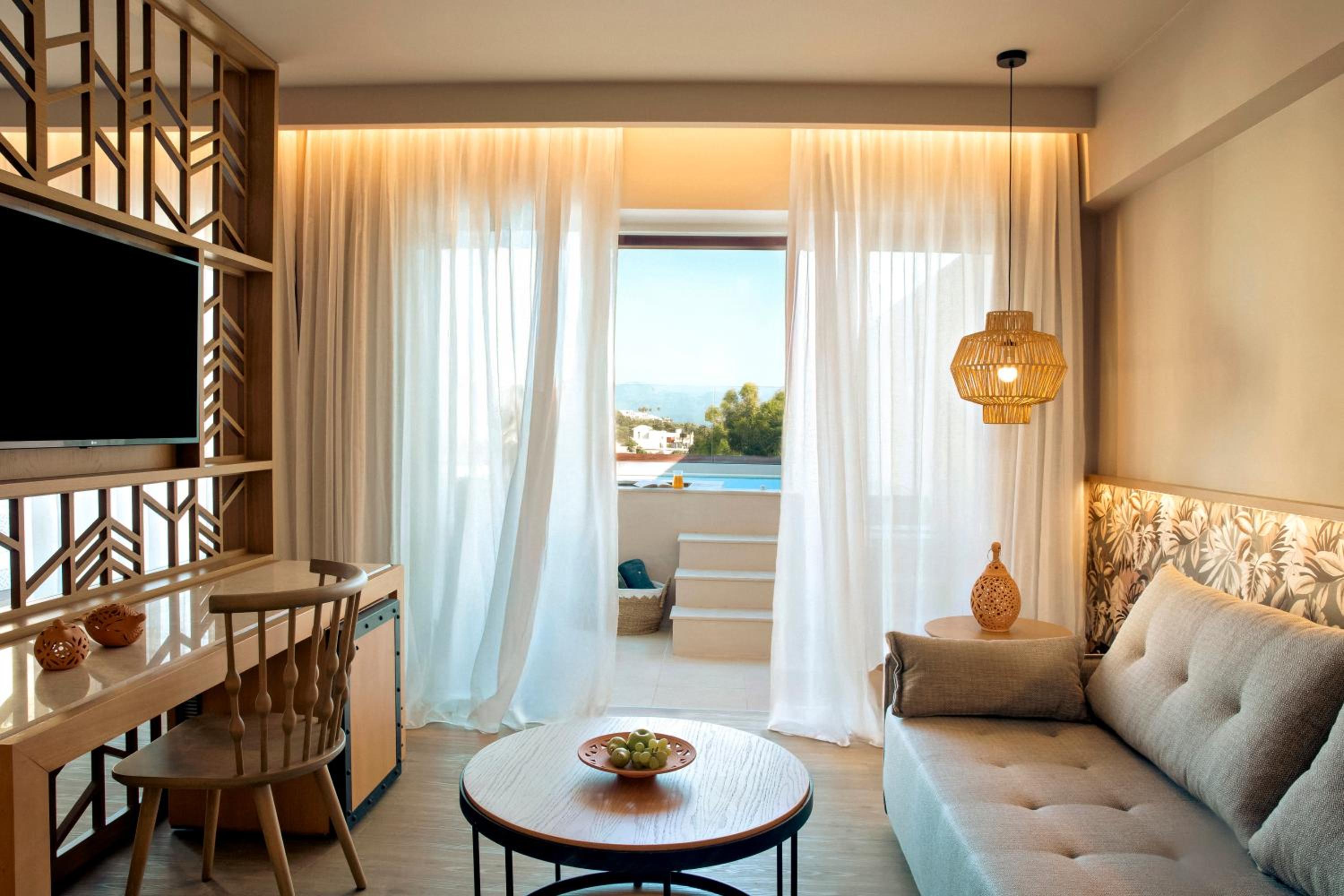 Bungalow Junior Suite Plunge Pool