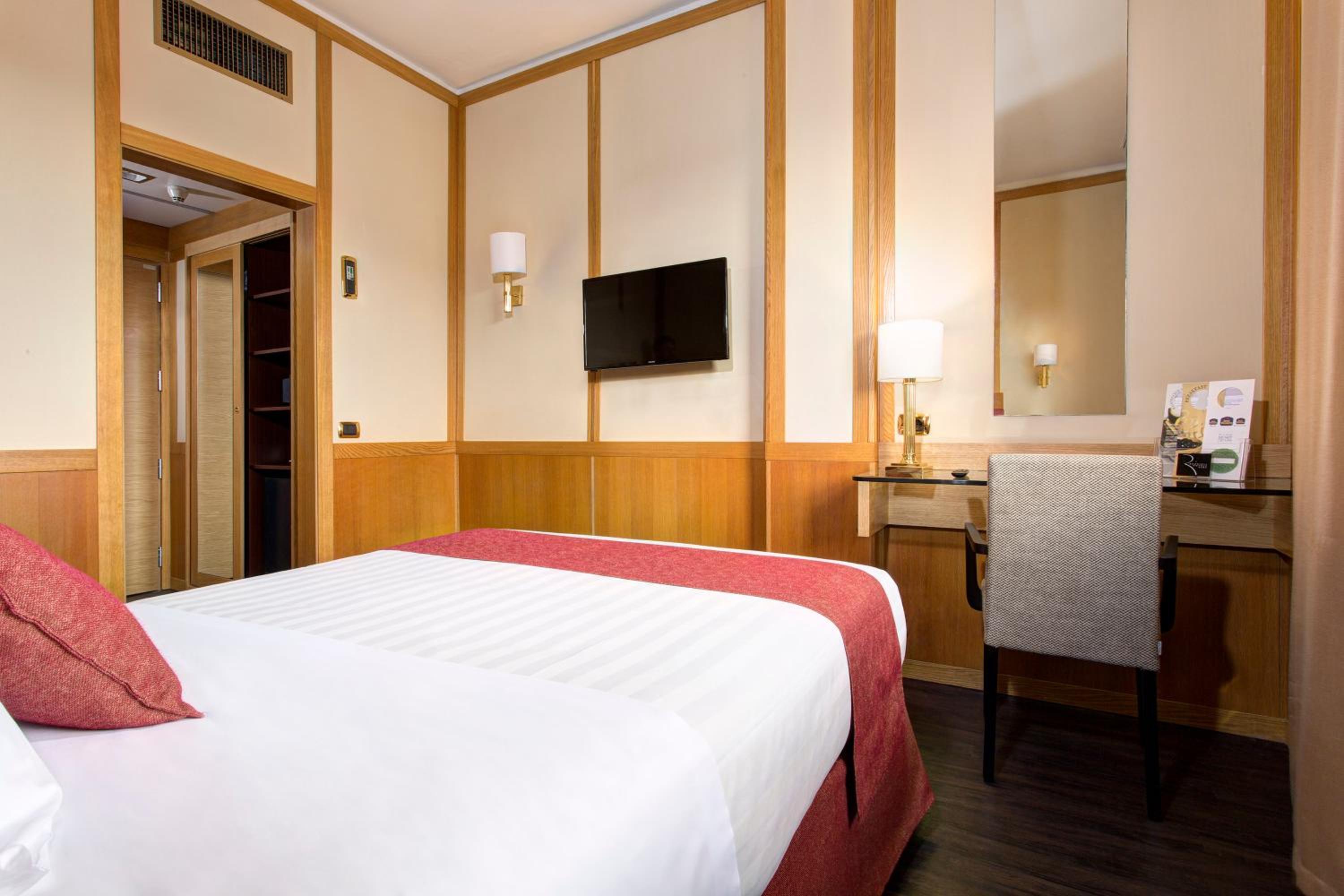 Economy Double Room thumbnail 6