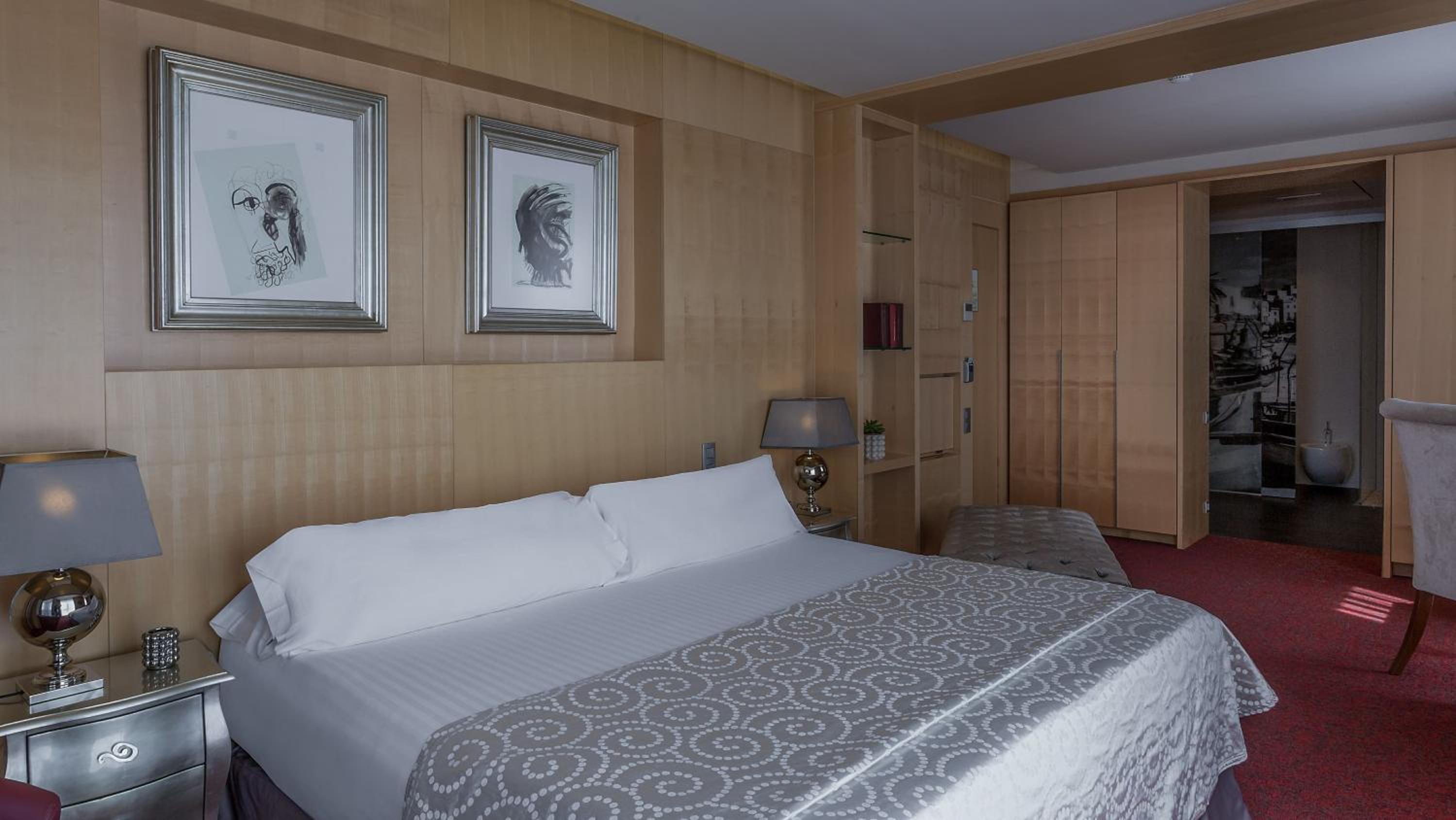 Two Bedroom Junior Suite City View - Photo 3