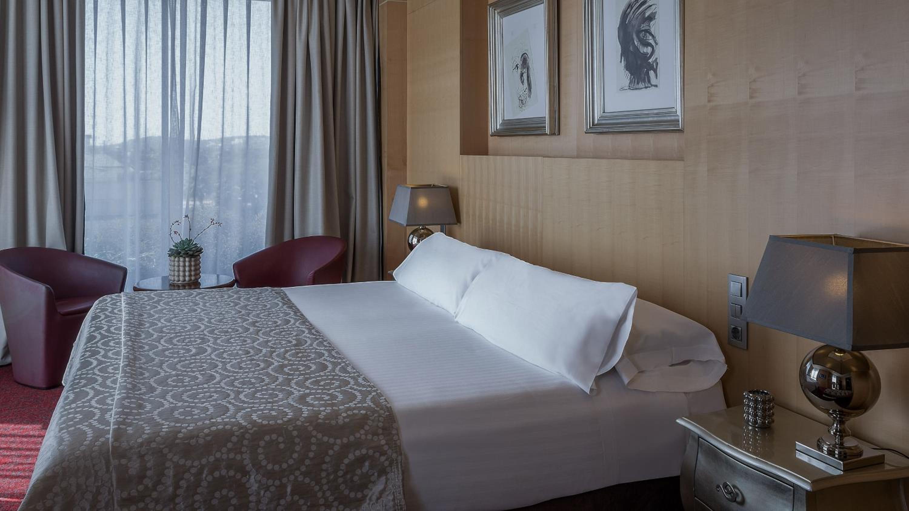 Two Bedroom Junior Suite City View - Photo 4