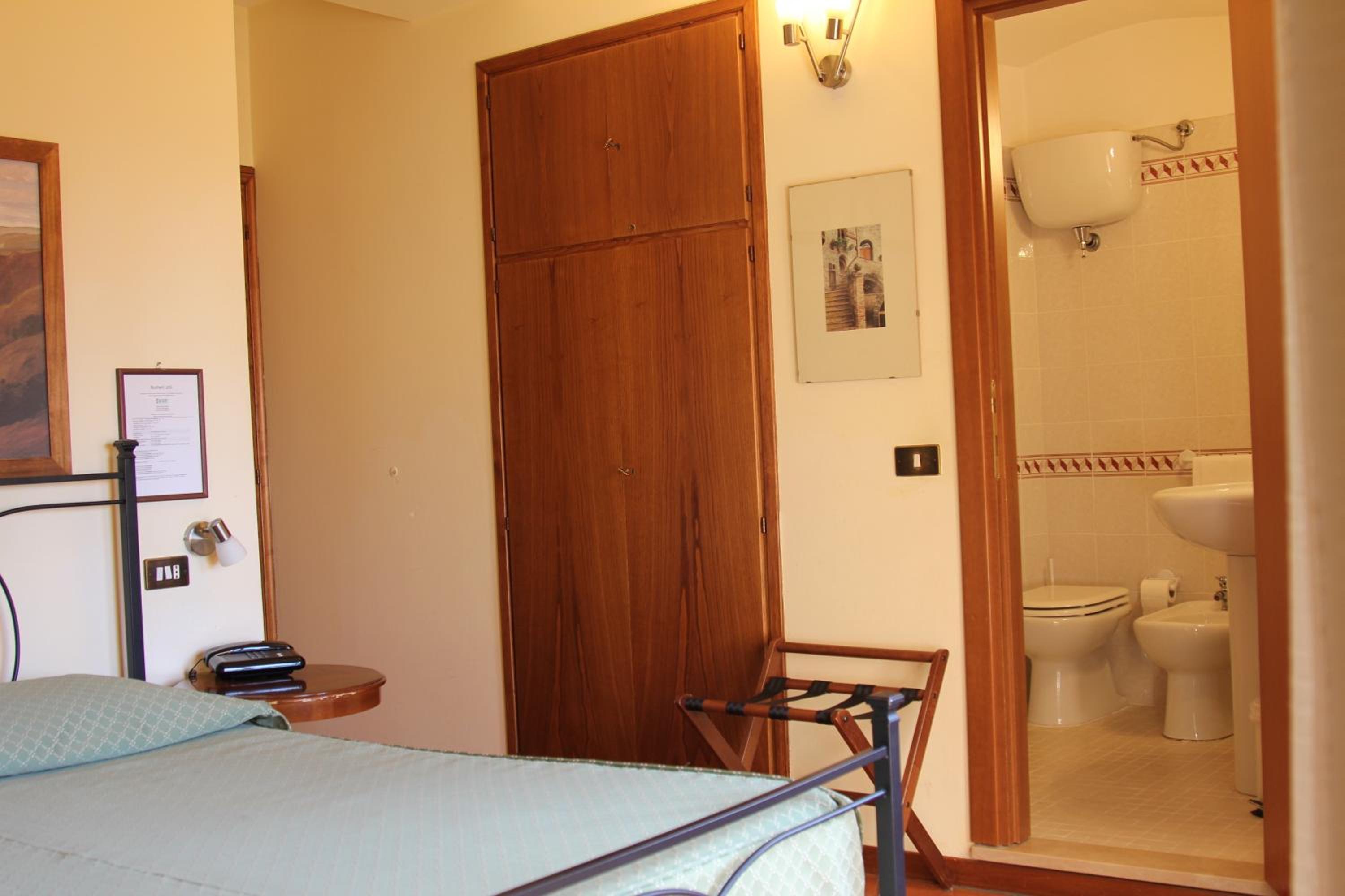 Double Room - Photo 34