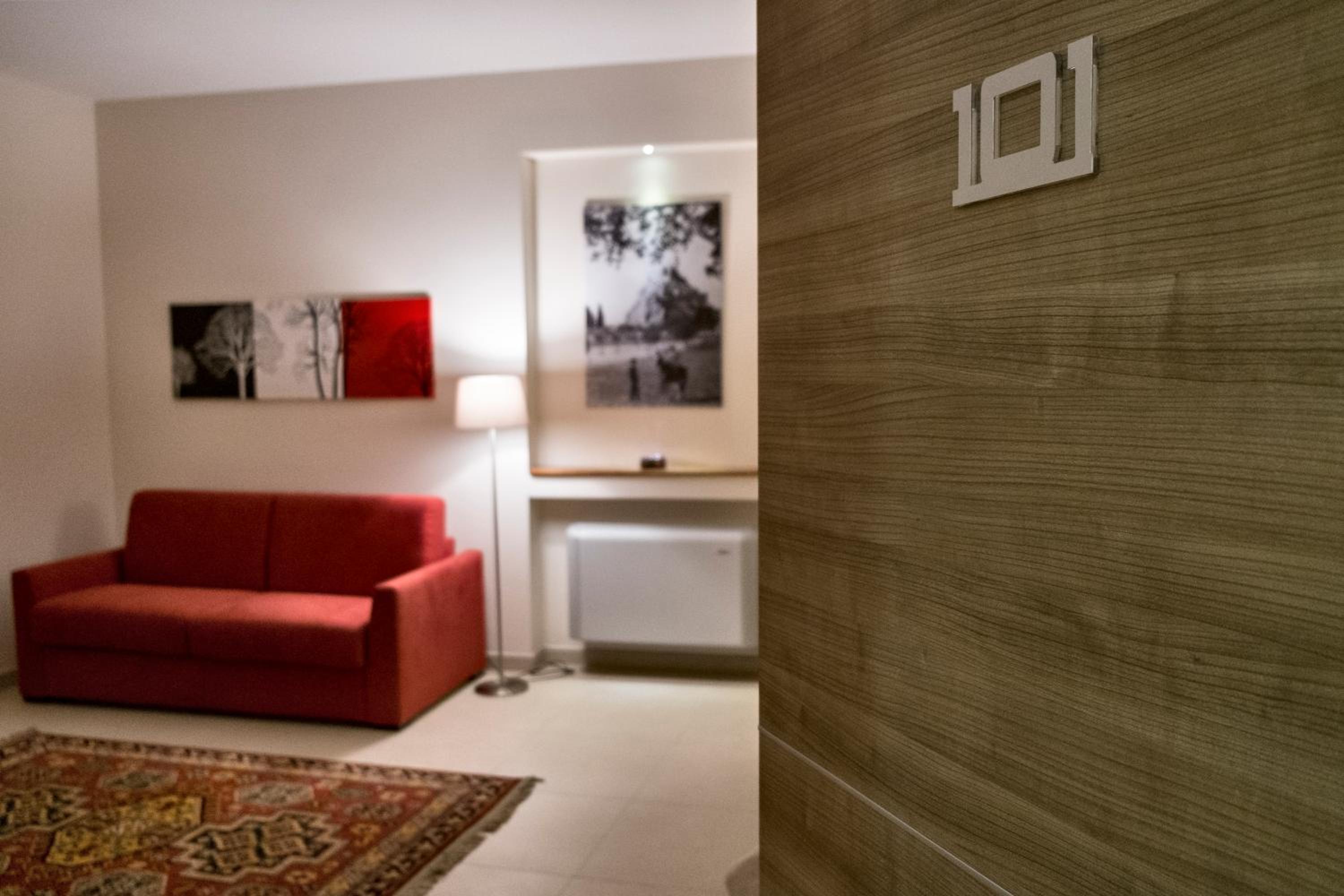 Deluxe Double Room with Balcony photo 3