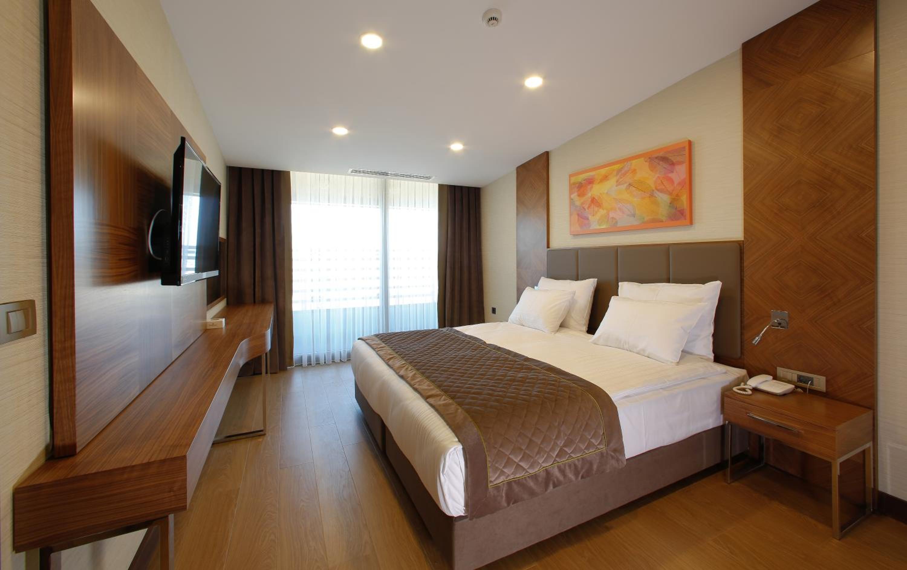 1 Double Bed Suite thumbnail 5