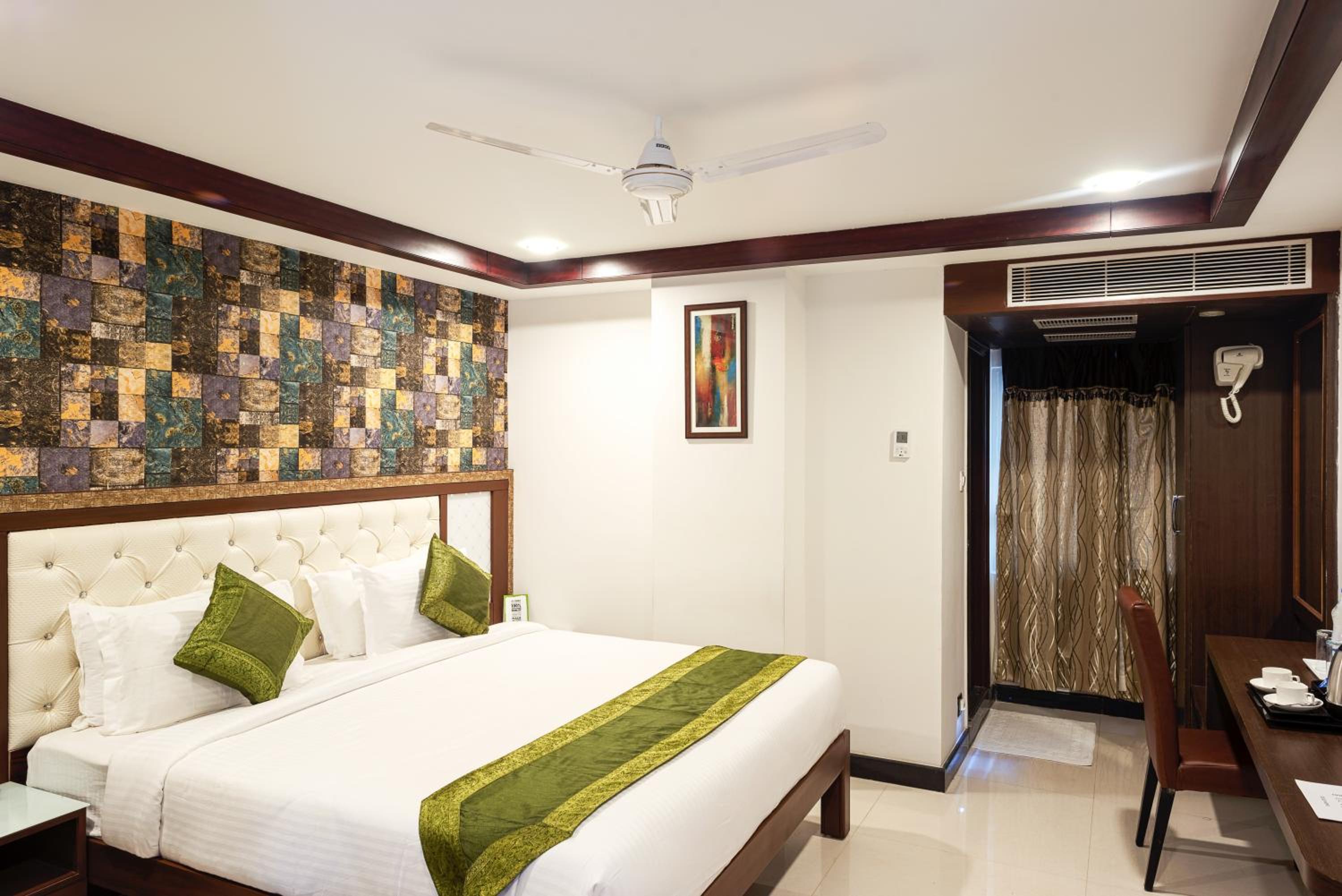 Deluxe Double or Twin Room photo 1