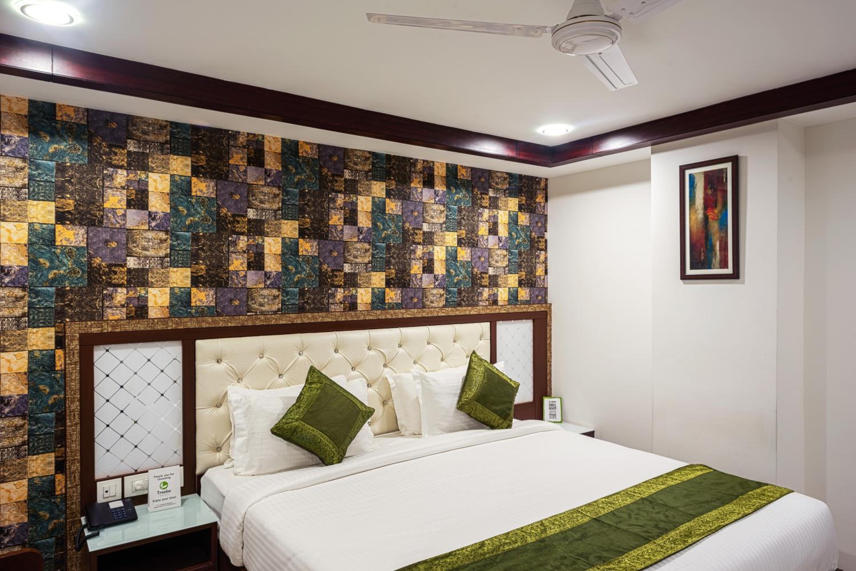 Deluxe Double or Twin Room photo 2