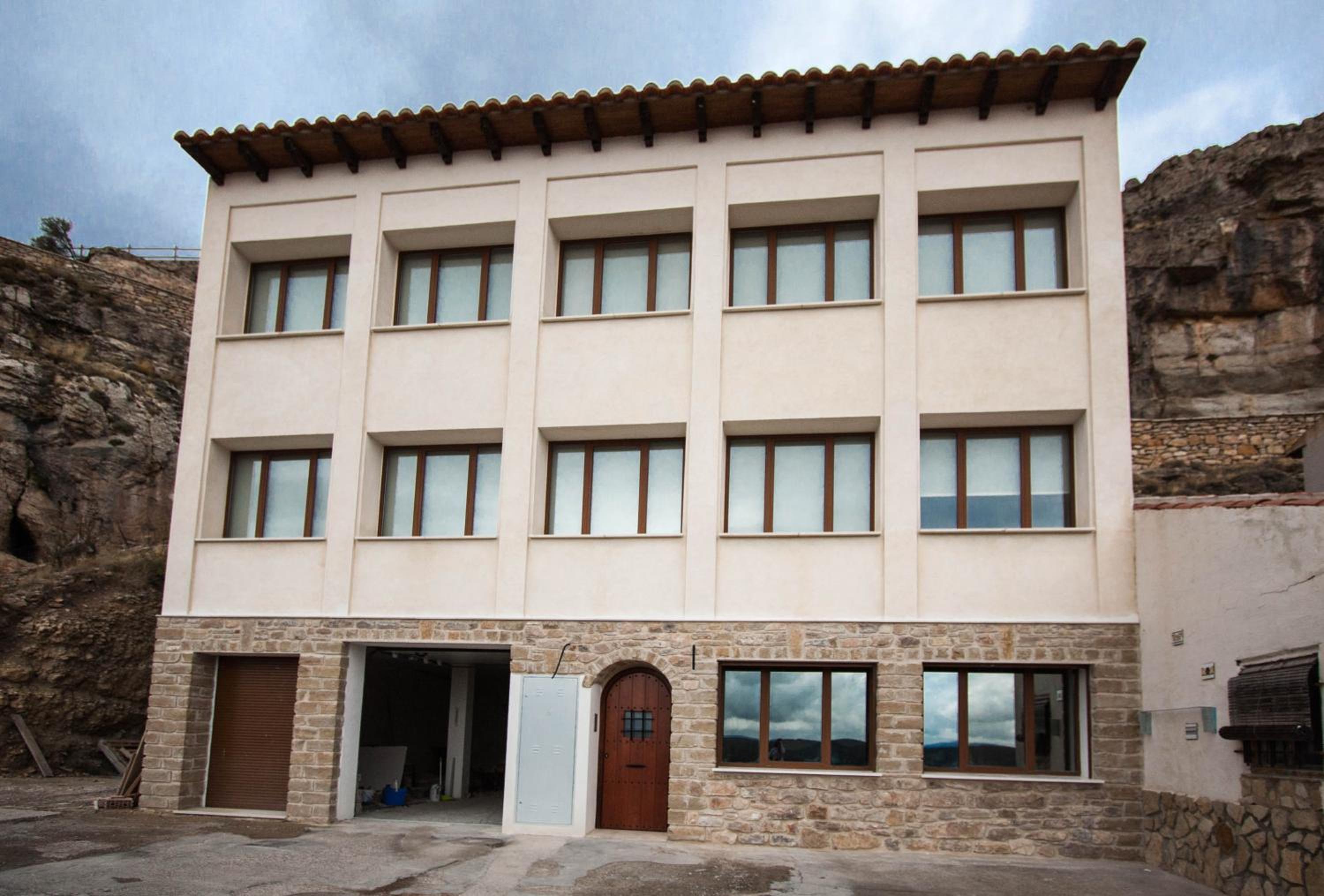 Apartment with Mountain View - Photo 9