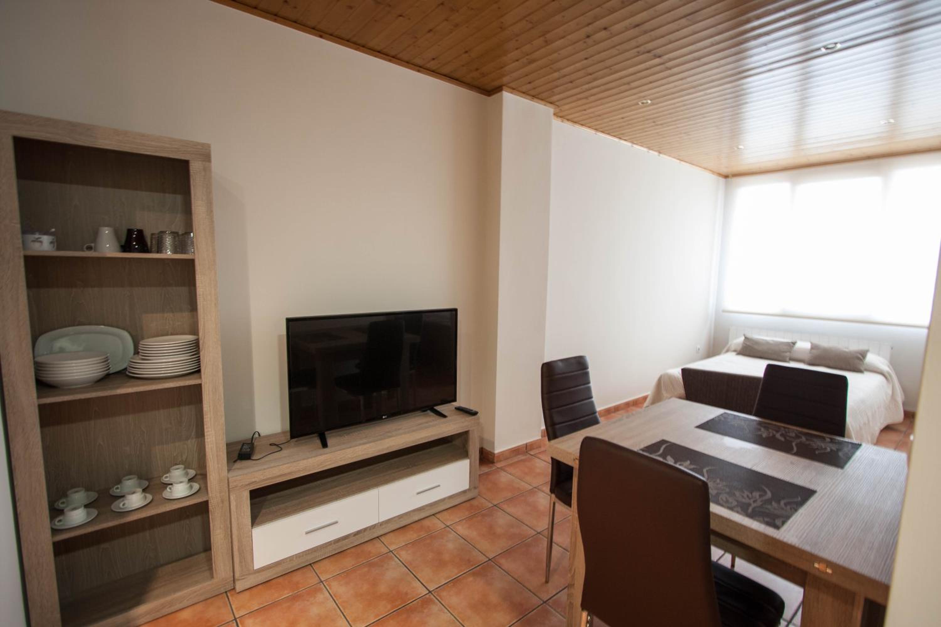 Apartment with Mountain View - Photo 2