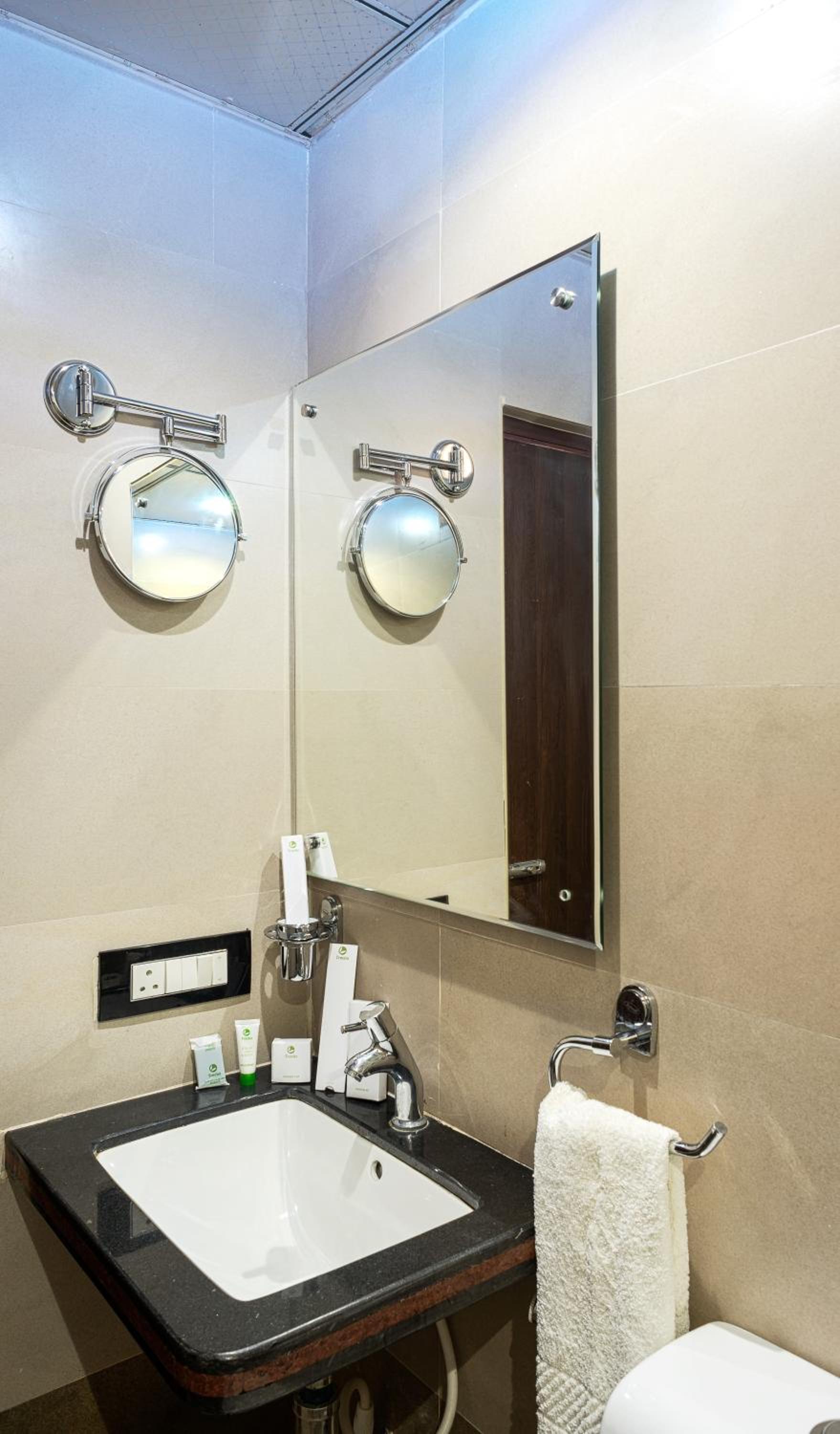 Standard Double or Twin Room photo 2