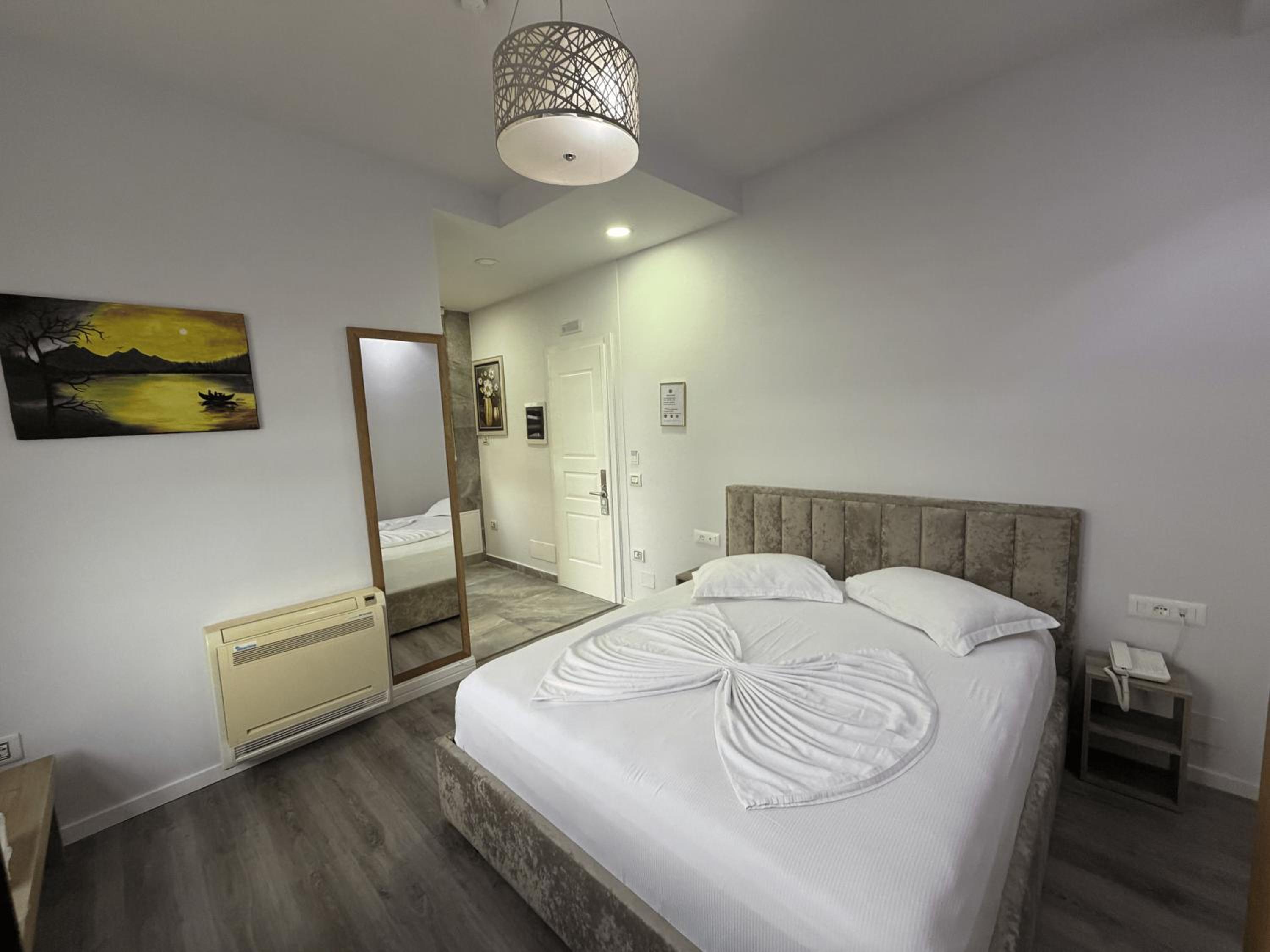 Standard Queen Room