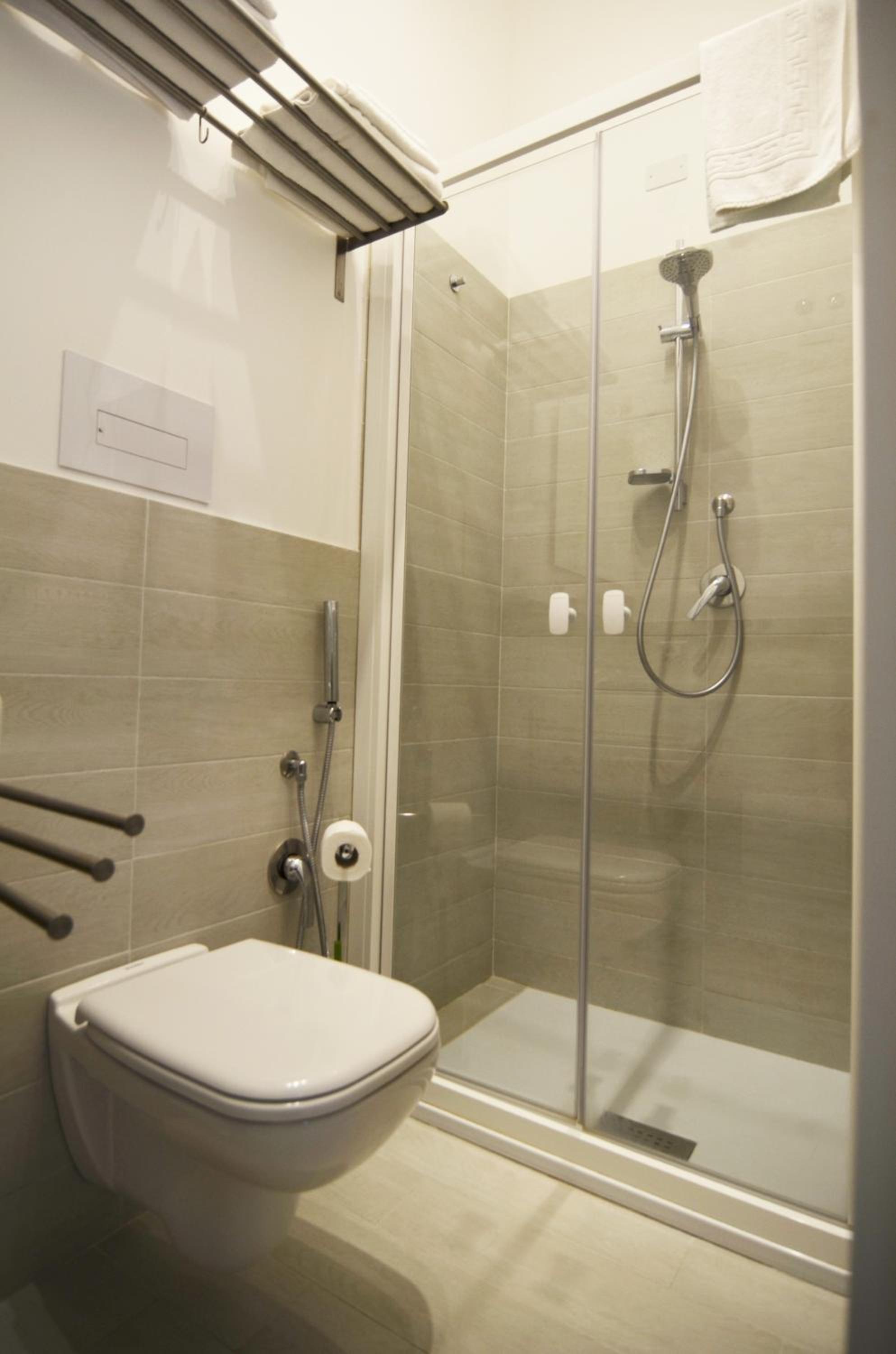 Double Room - Photo 15