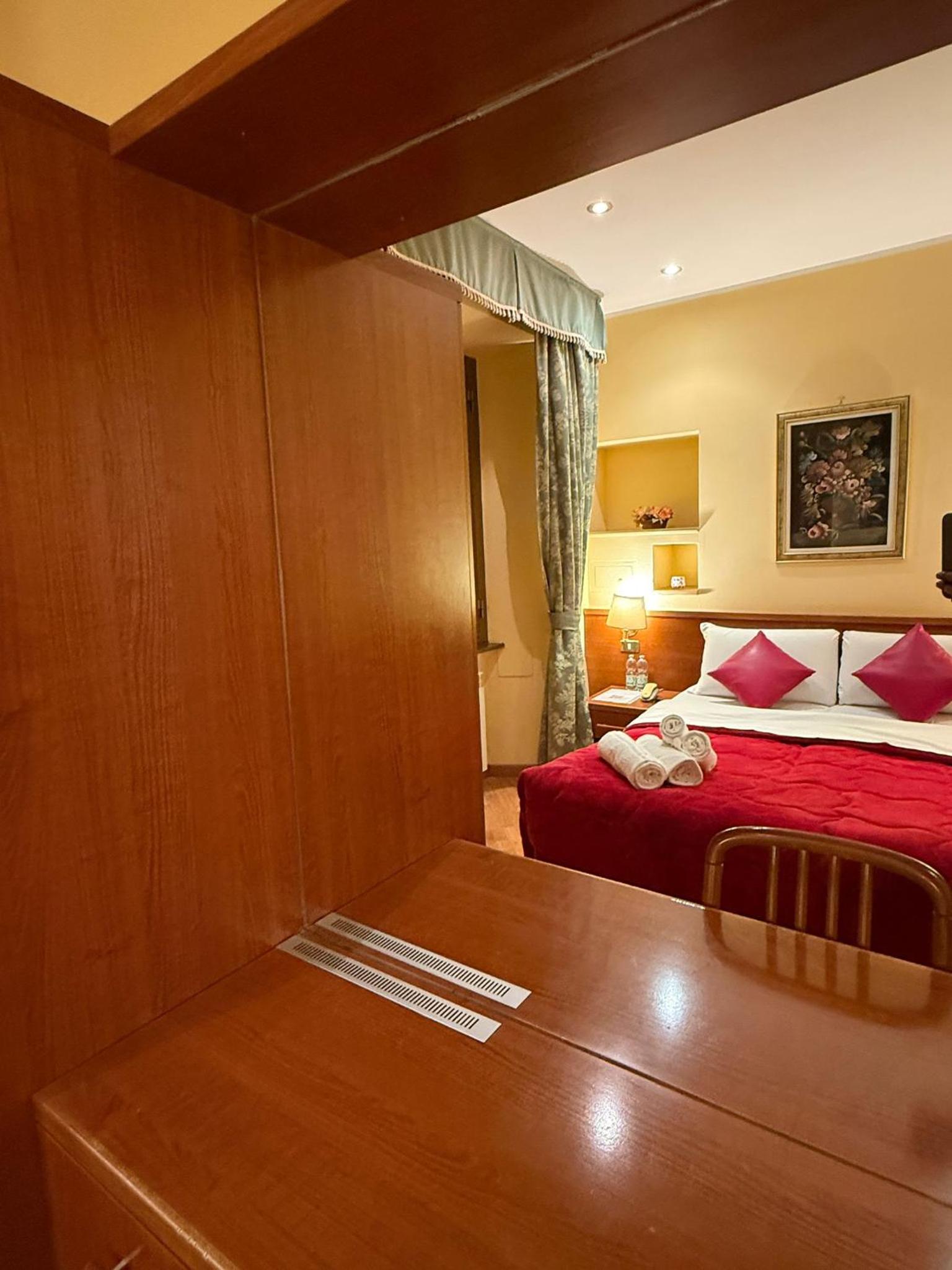 Standard Double Room photo 2