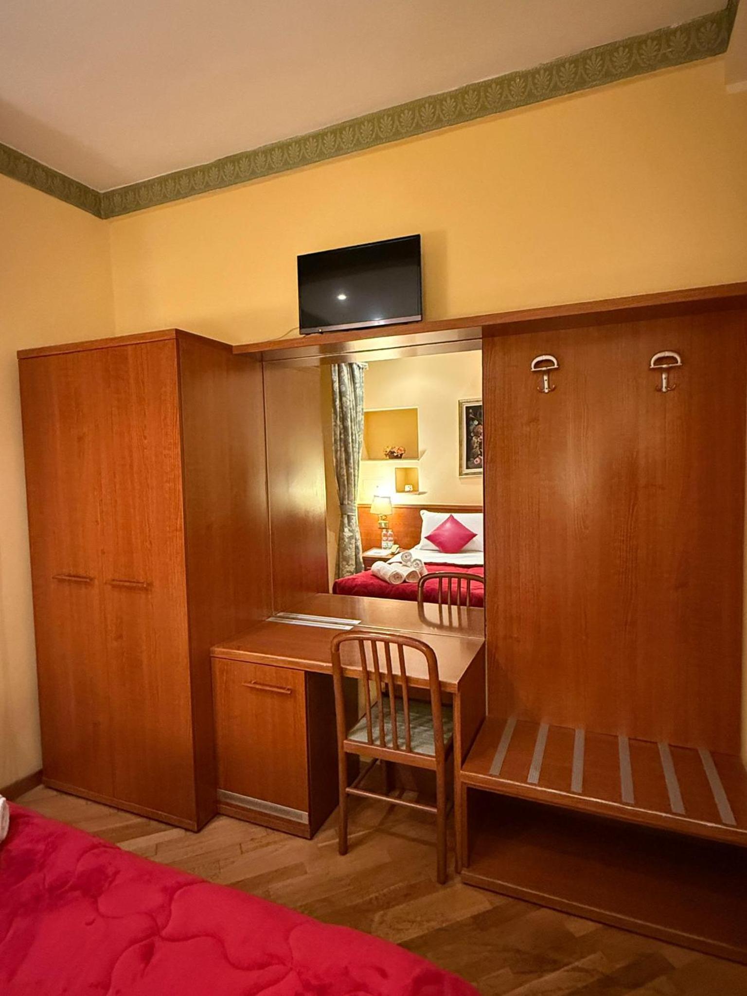 Standard Double Room photo 3