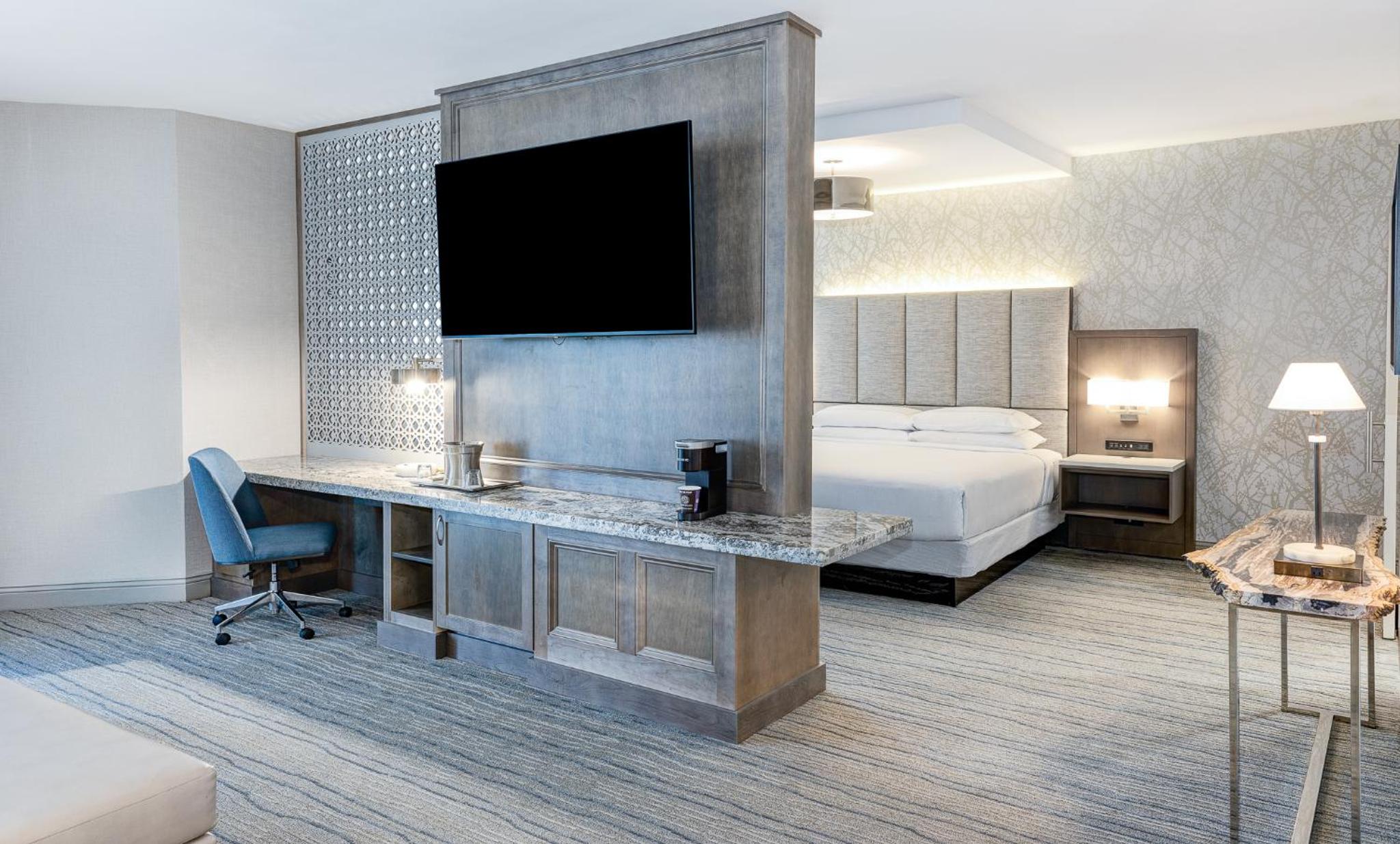 Premium King Suite with Sofa Bed and Seating Area photo 2