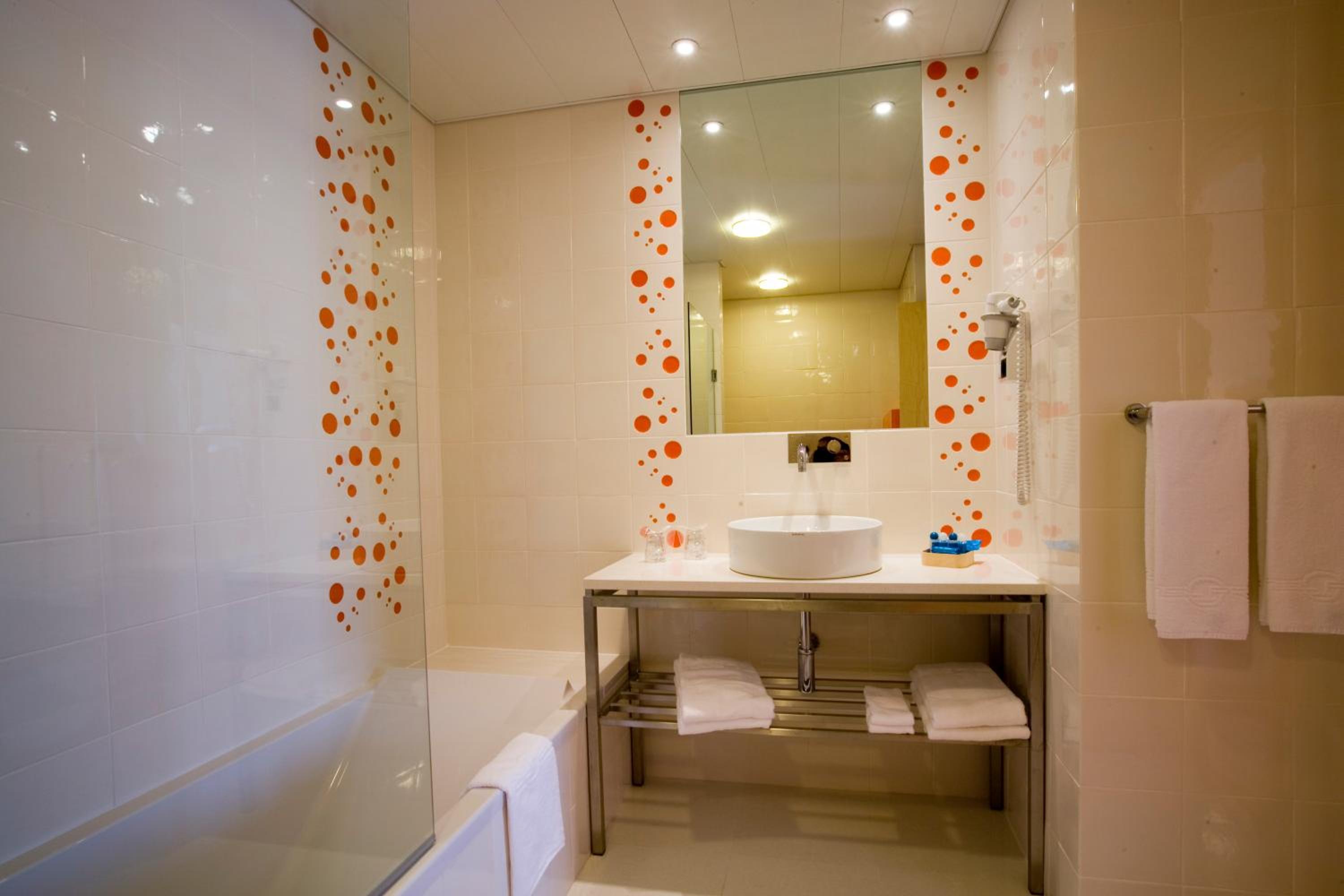 Suite - Photo 9