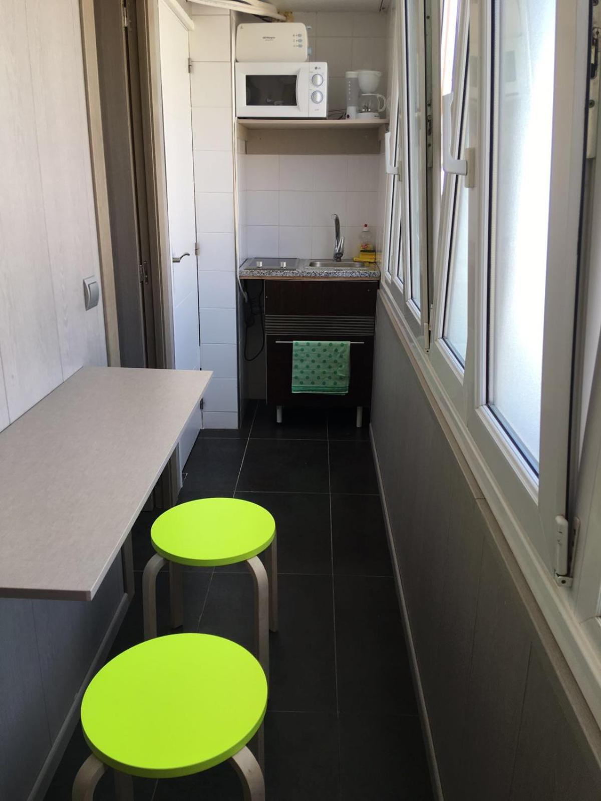 Small Studio with street view photo 3